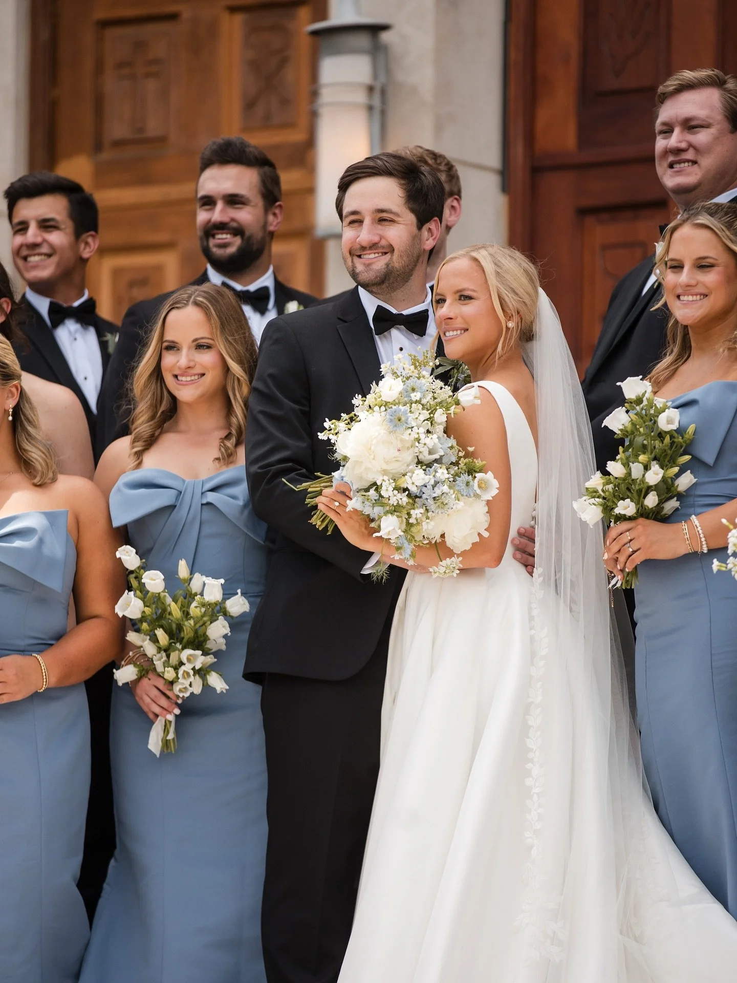 Reminiscing on Ben and Caroline&rsquo;s beautiful June day. 🤍💙 
&bull;
#nashvillewedding #eventflorist #nashvilleweddingflorist #floraldesign #floristsofinstagram #weddingflorals #2026bride #luxuryweddings #efloraldesign #bridalbouquet