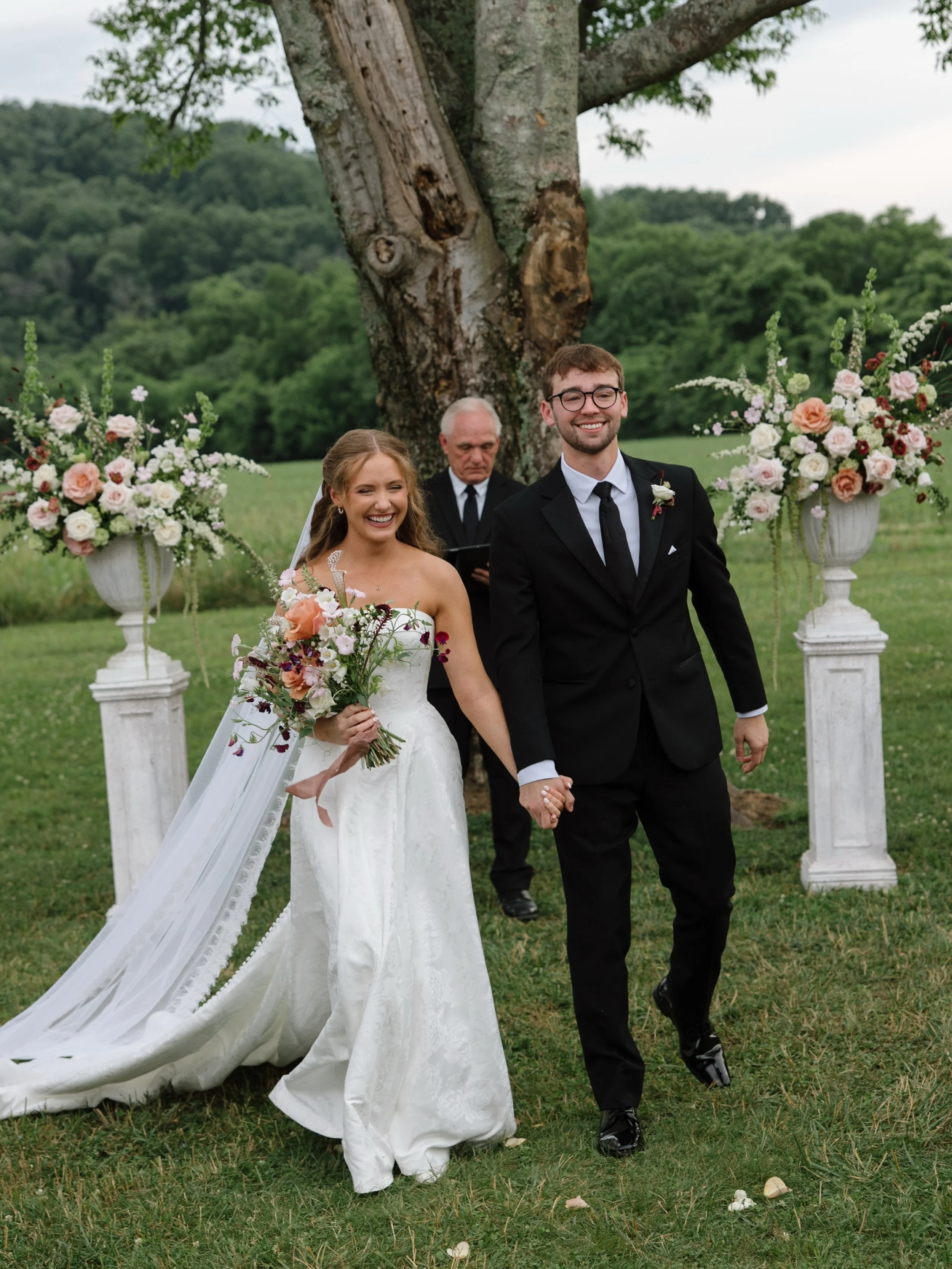 Still one of my favorite ceremony designs from this spring. And it&rsquo;s still got me thinking of drizzly English gardens and booking a one-way ticket to London. 

Lovely photos by @worthington.creative 
Venue: @southall_meadows 
&bull;
#nashvillew