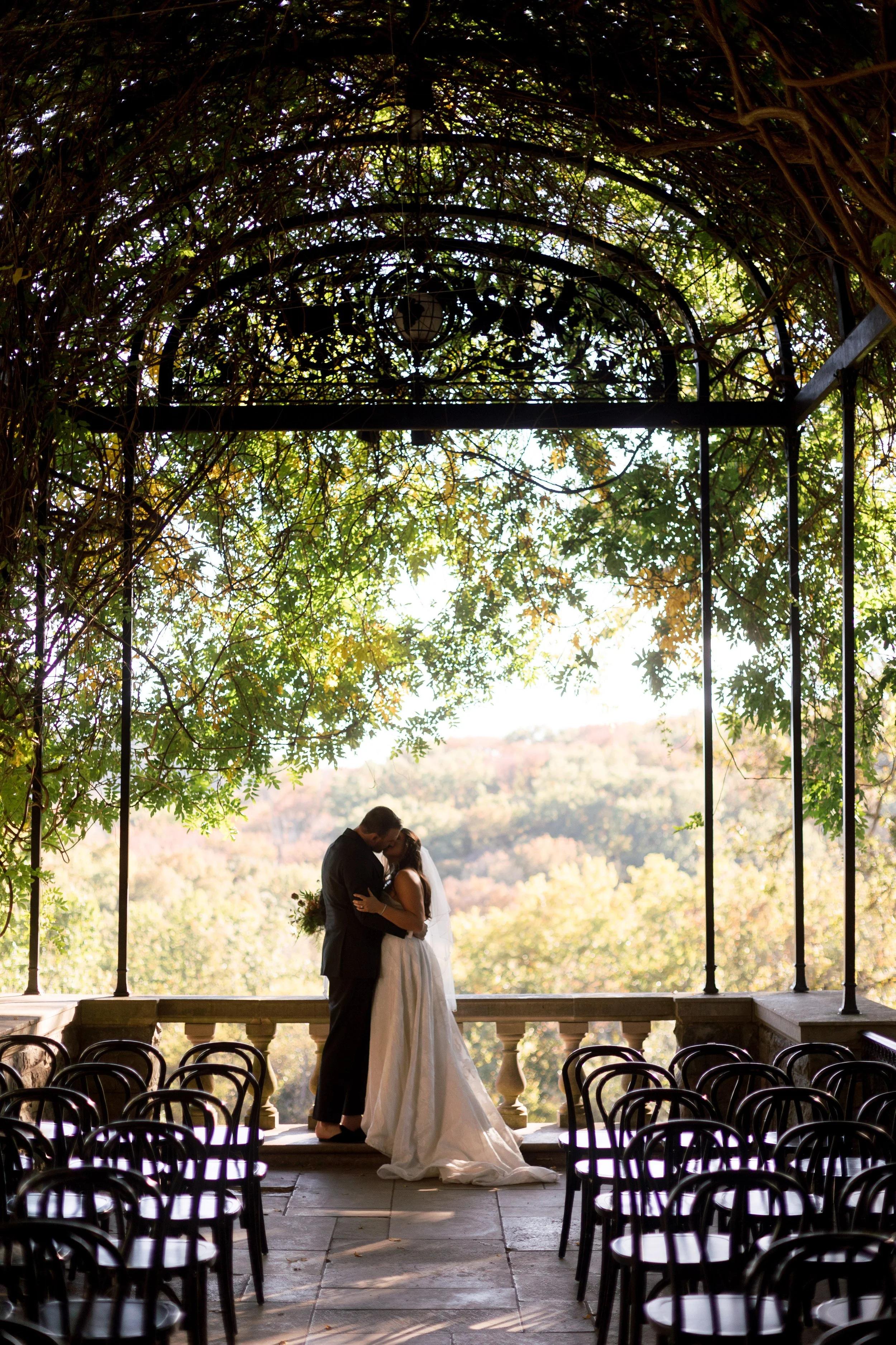 Nashville Wedding Venues bride and groom in the Cheekwood wisteria arbor