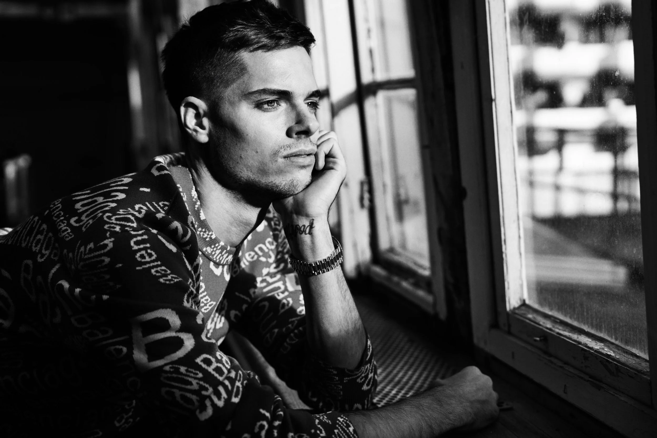 Julian Weigl roter Pulli_0834-10230.jpeg