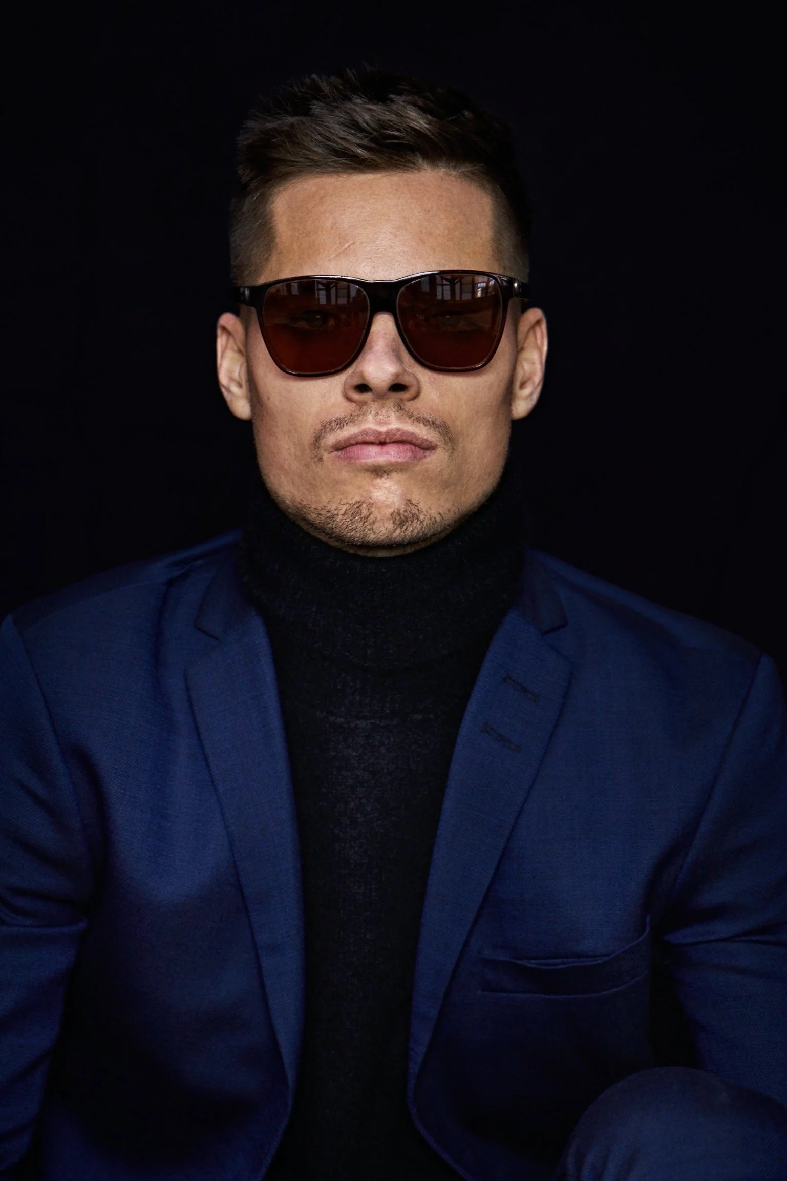 04_Motiv+Julian+Weigl+blauer+Anzug_1011.jpg