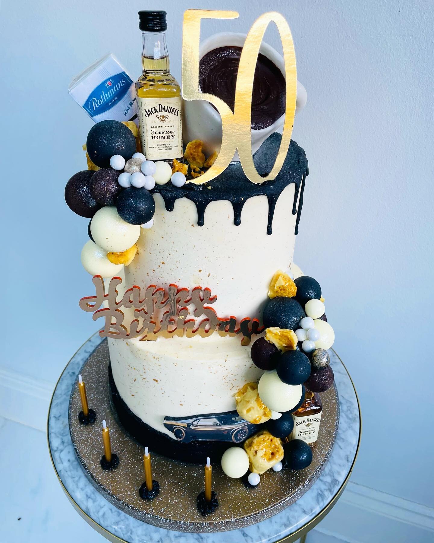 Dad&rsquo;s Faves! 

#cakes #cakestagram #cakedecorating #cakedecorating #dadscake #cakefordads #birthdaycake #cakes #dripcakes #buttercreamcake #whiskycake #jackdaniels