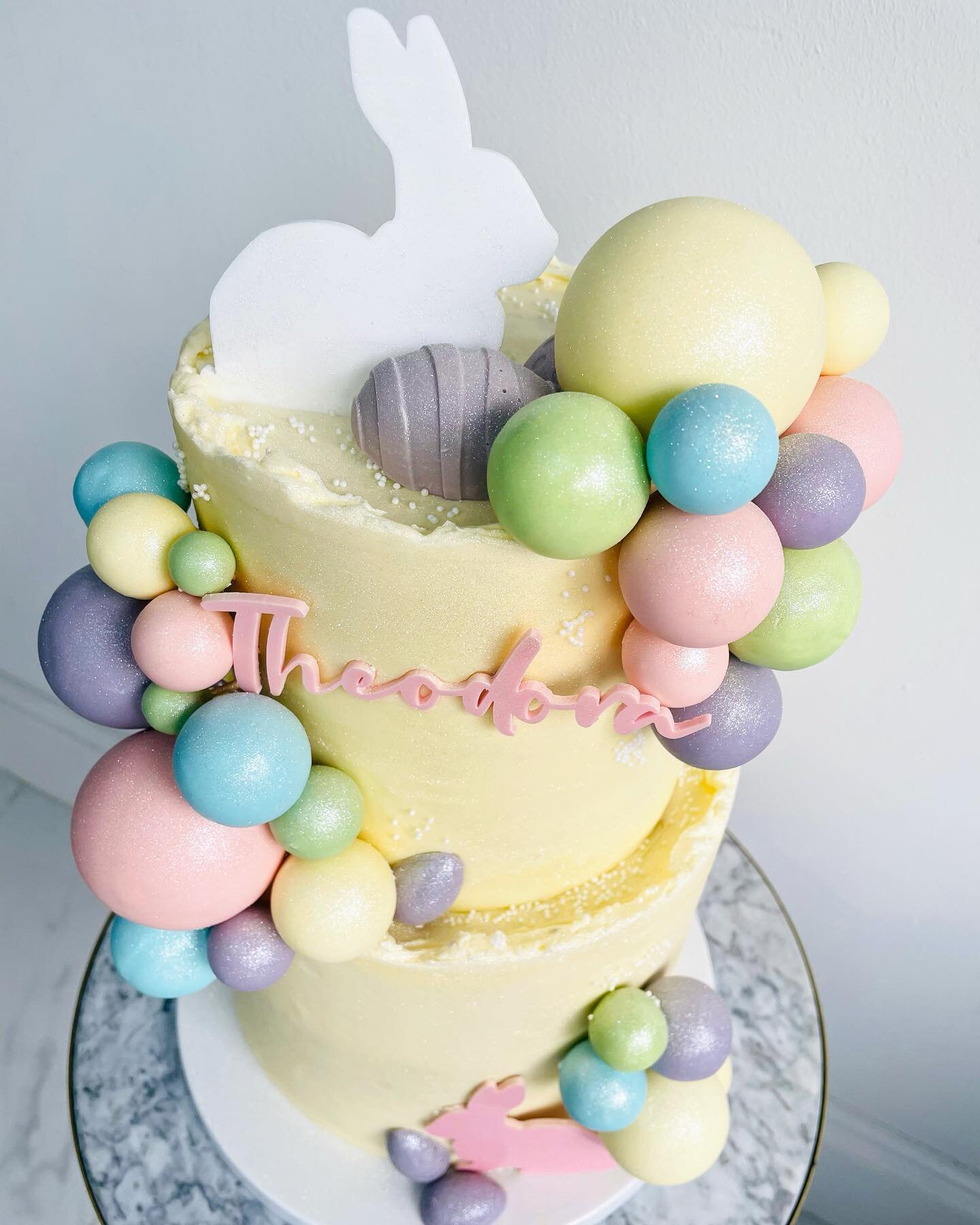 #buttercreamcake #cake #buttercream #easter #eastercake #easter #chocolate #cakedecorating #cakedesign