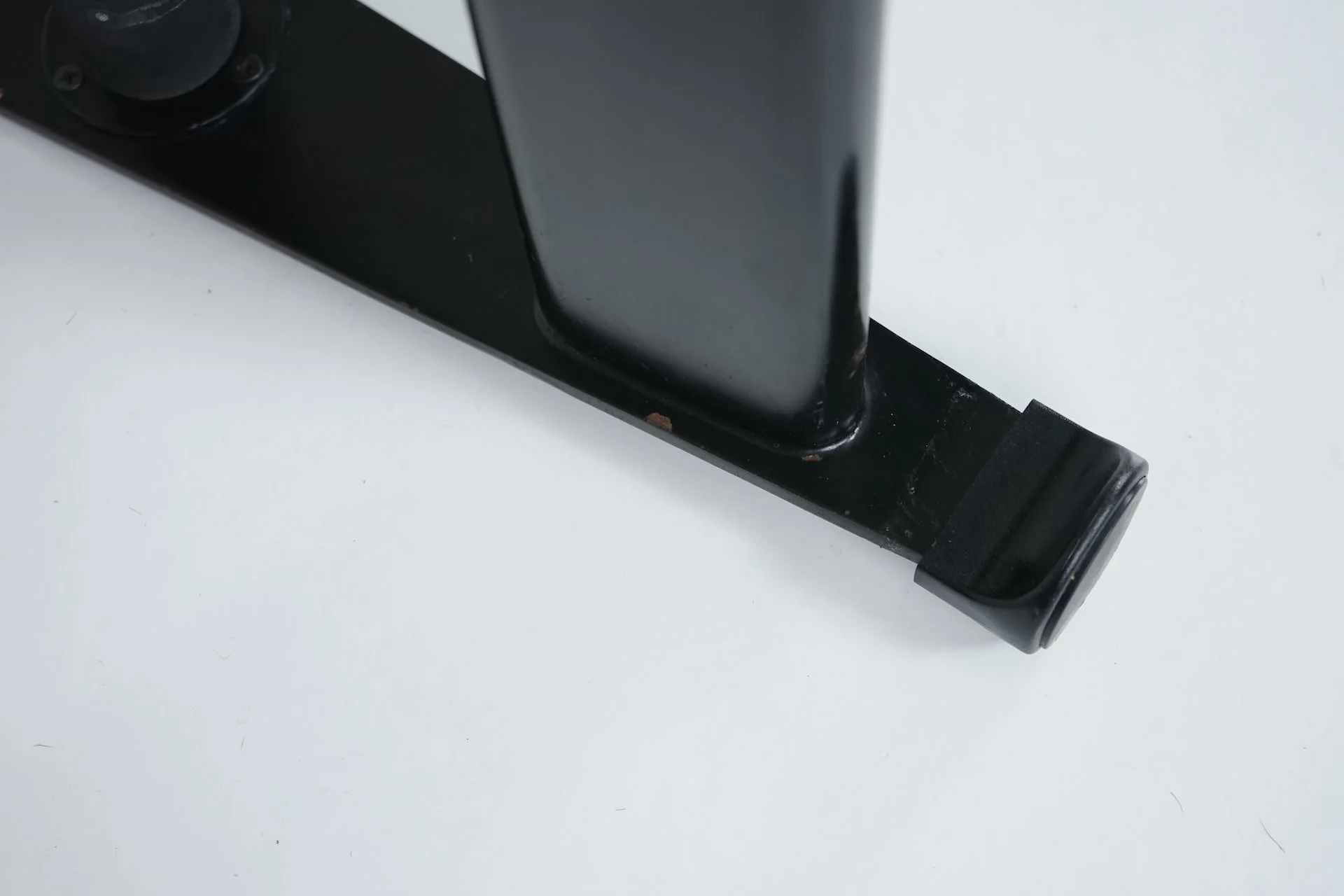 Black Fur LC4 Chaise Longue by Le Corbusier & Pierre Jeanneret for Cassina 7831.JPG