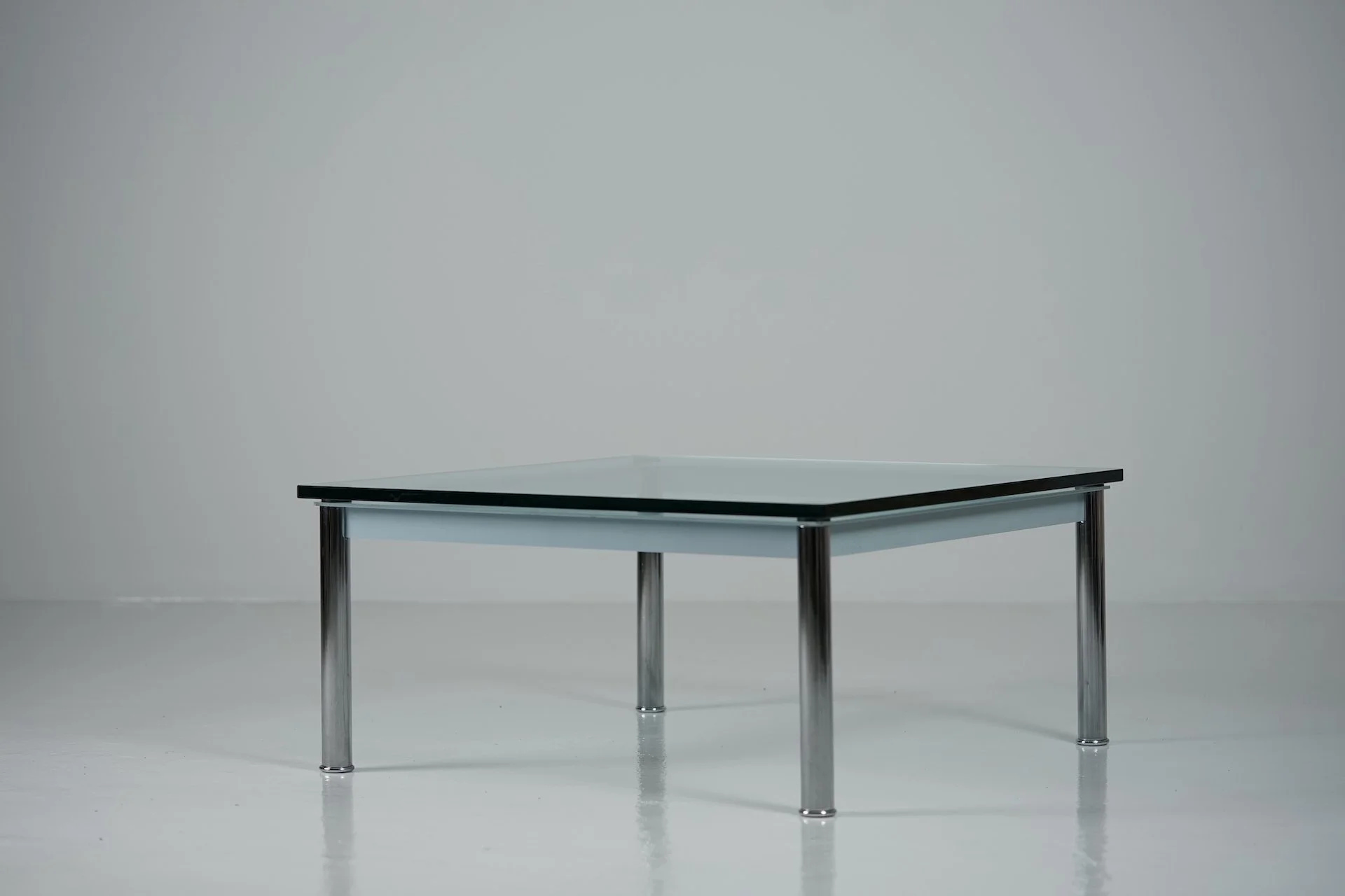 Beistelltisch LC 10 von Le Corbusier, Charlotte Perriand und Pierre Jeanneret für Cassina, 1980er 4188.JPG