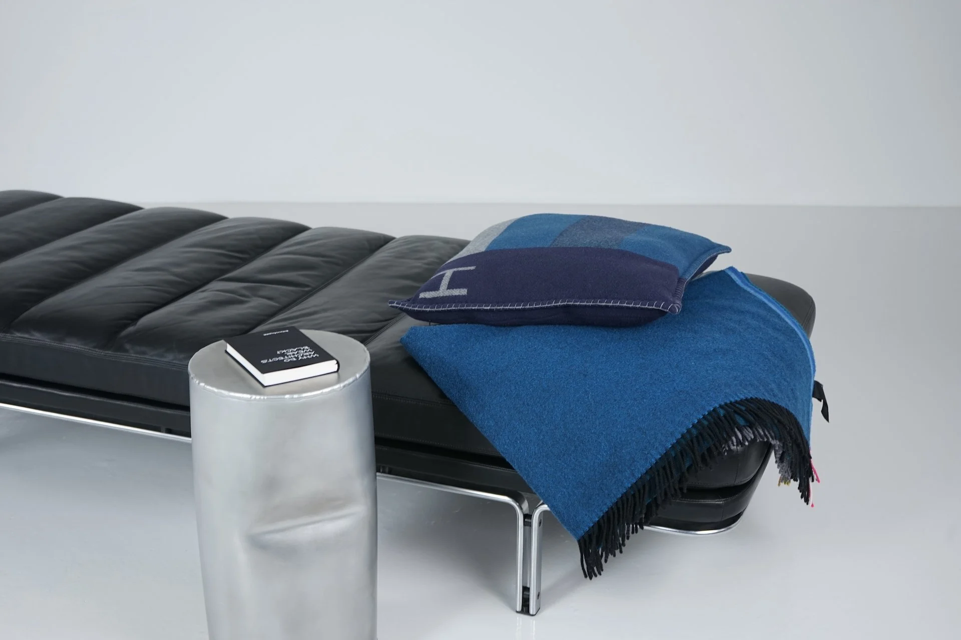 6915 Daybed by Horst Brüning for Kill International 90.JPG