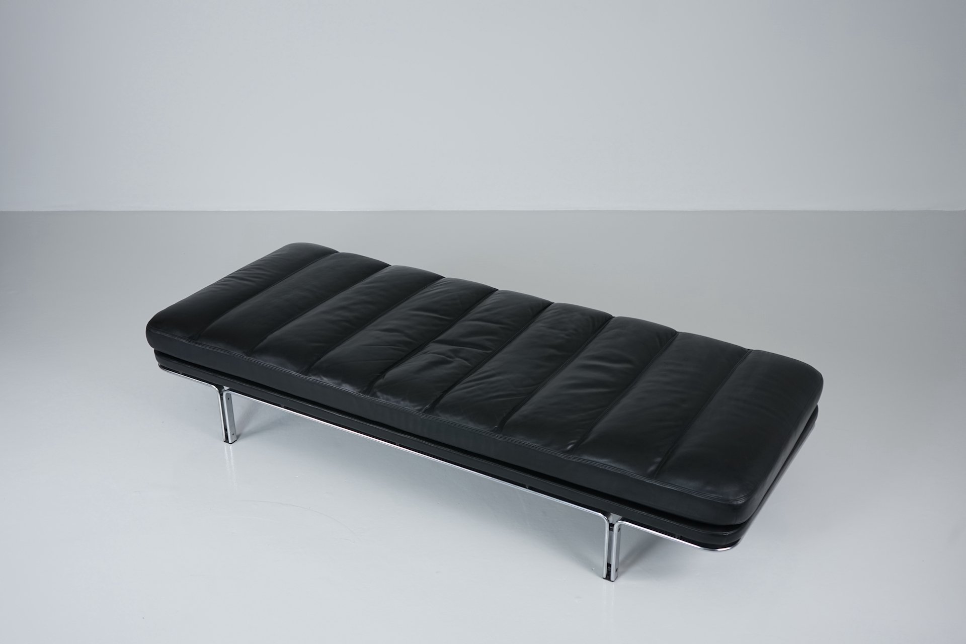 6915 Daybed by Horst Brüning for Kill International 74.JPG