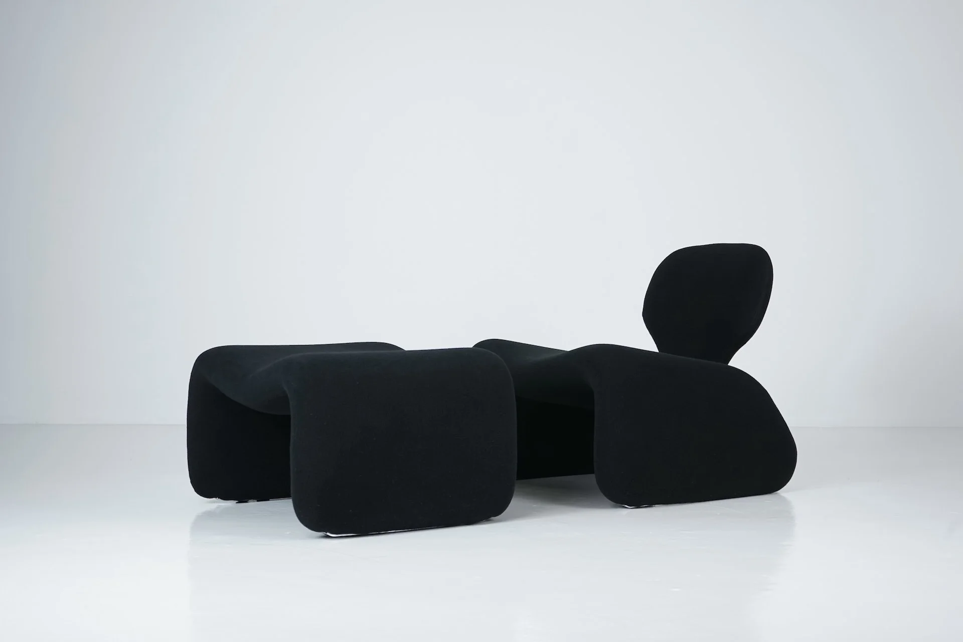 Djinn Armchair and Ottoman by Olivier Mourgue for Airborne 905.JPG