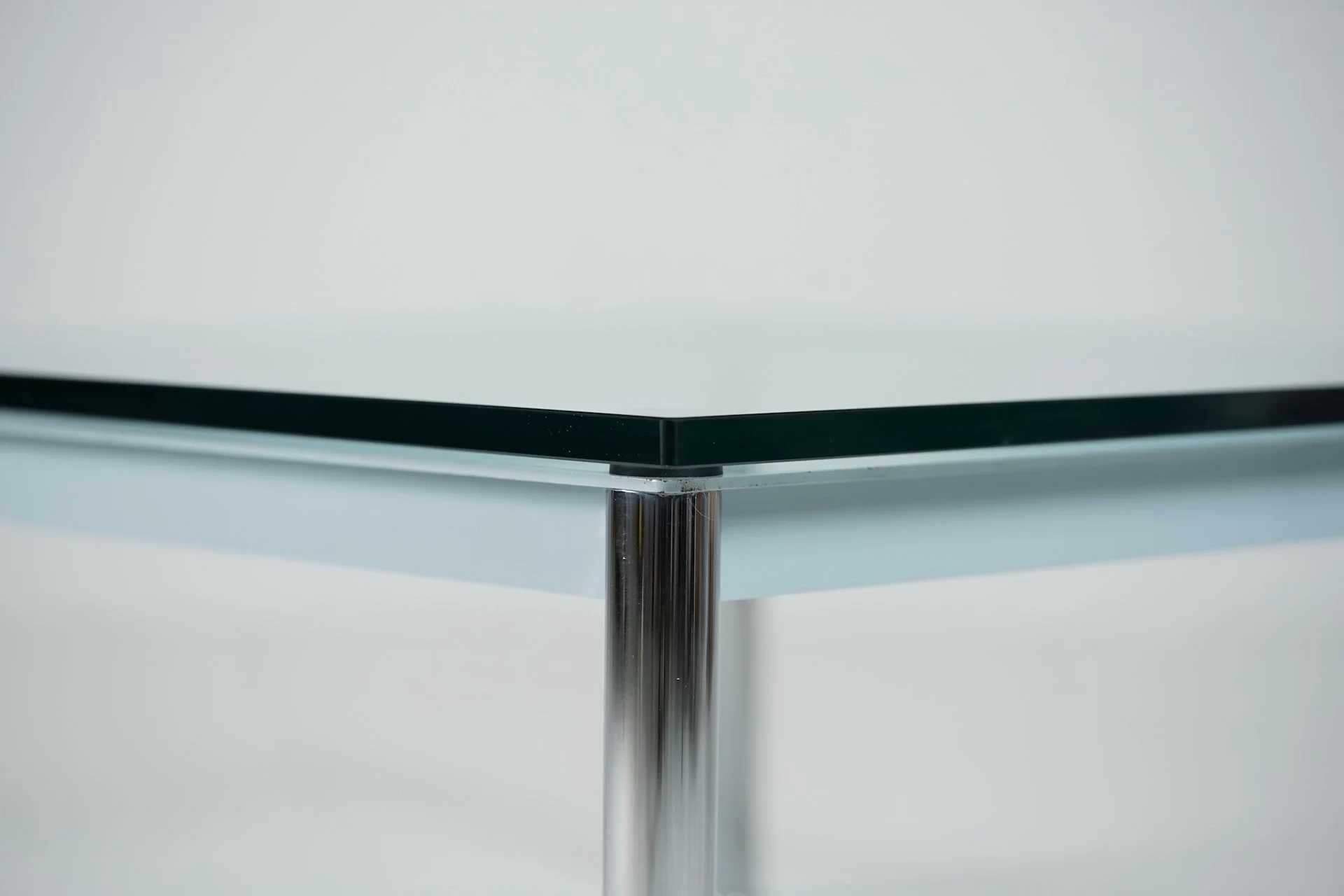 Beistelltisch LC 10 von Le Corbusier, Charlotte Perriand und Pierre Jeanneret für Cassina, 1980er 4194.JPG