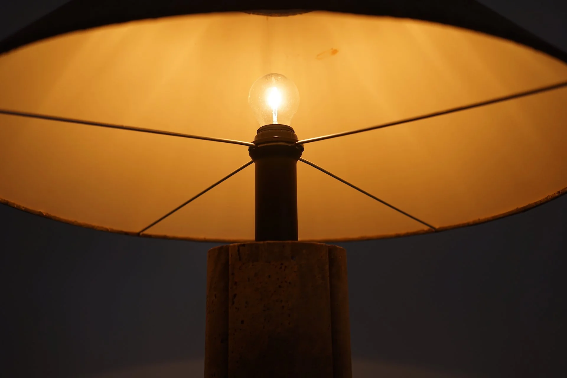 Table Lamp in Cork by Ingo Maurer for Design M  990.JPG