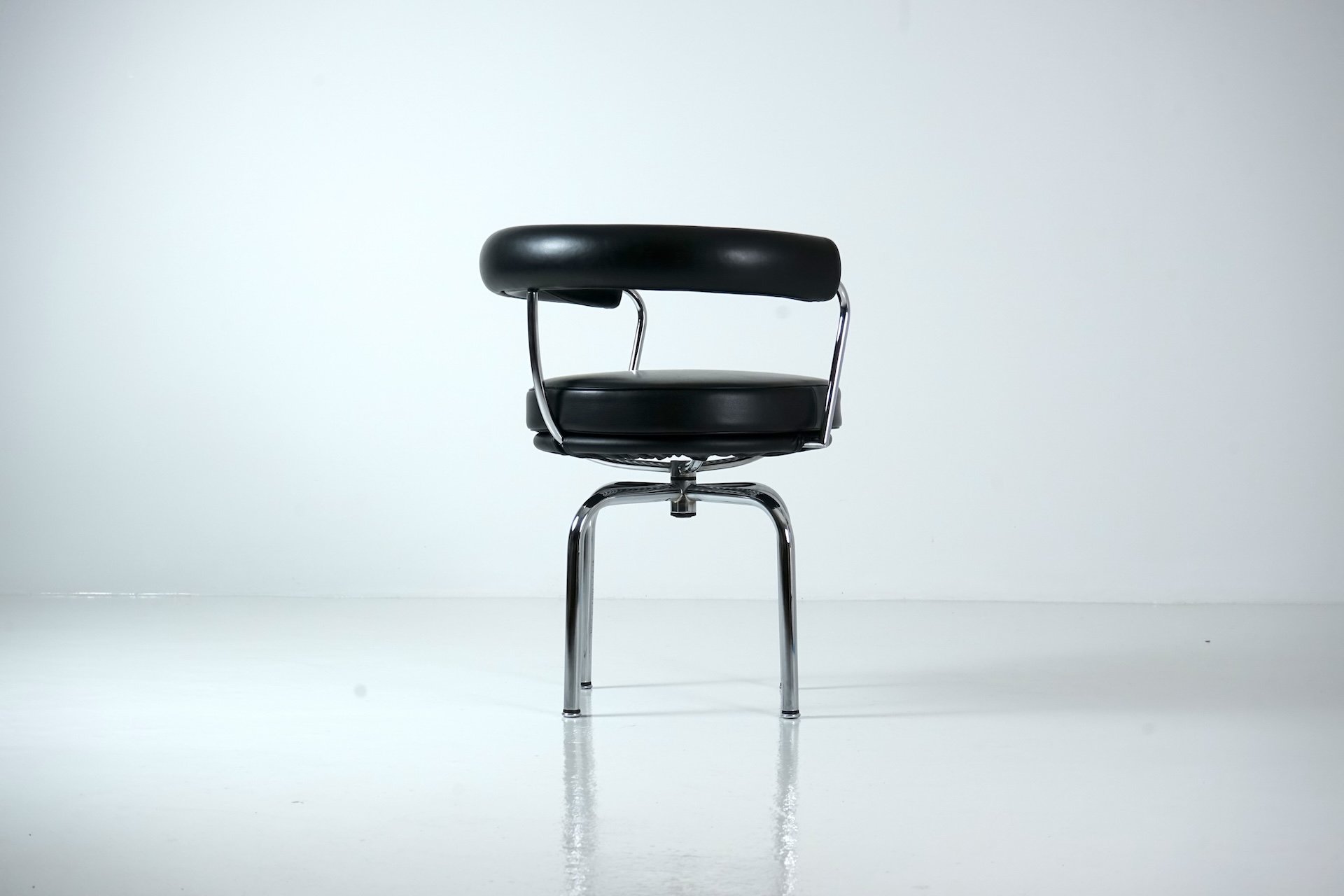 LC7 Swivel Chair by Charlotte Perriand for Cassina 197.JPG