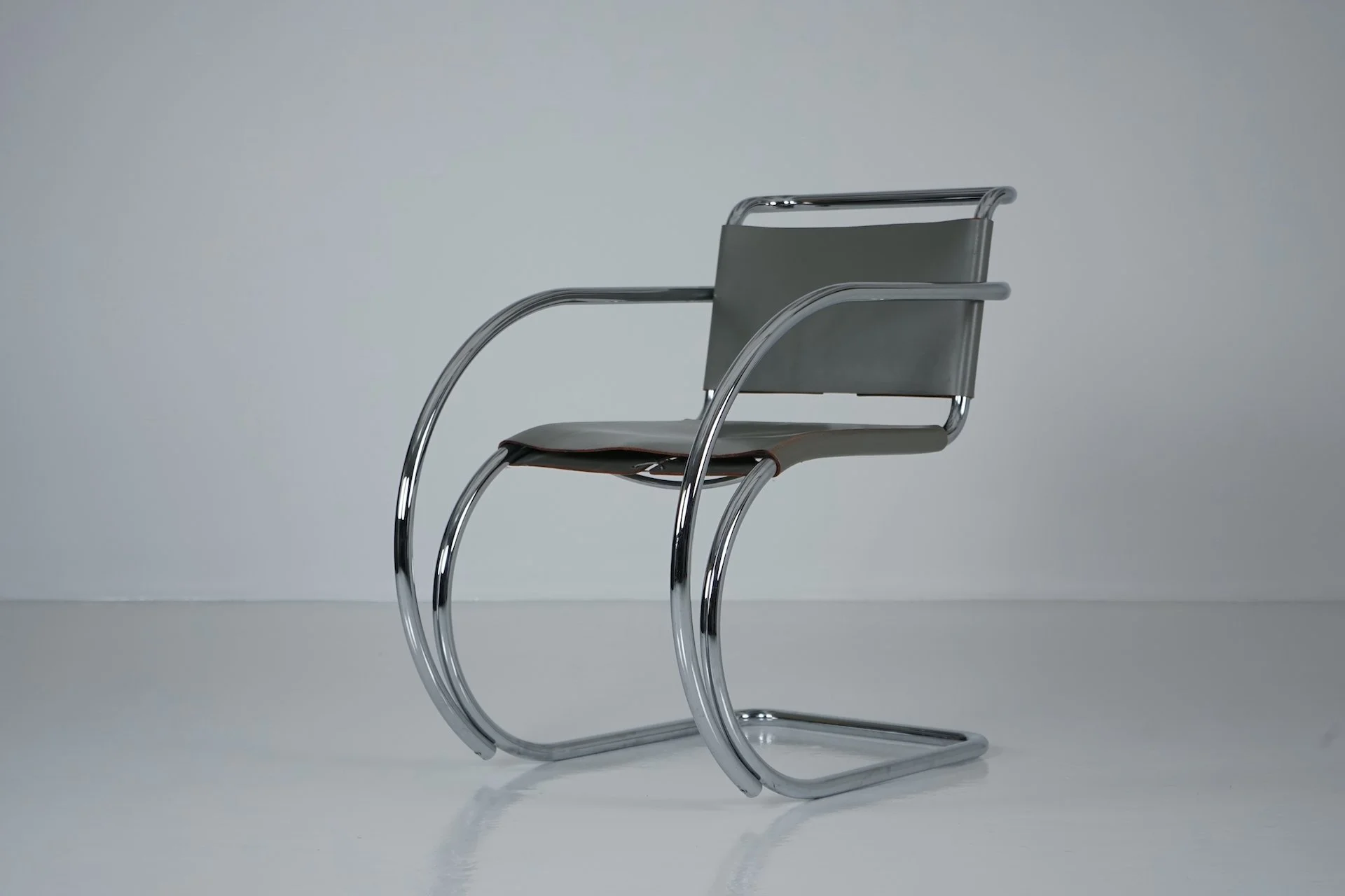 MR20 Tubular Steel Chair by Ludwig Mies van der Rohe for Knoll Stahlrohr Vintage Bauhaus 397.JPG