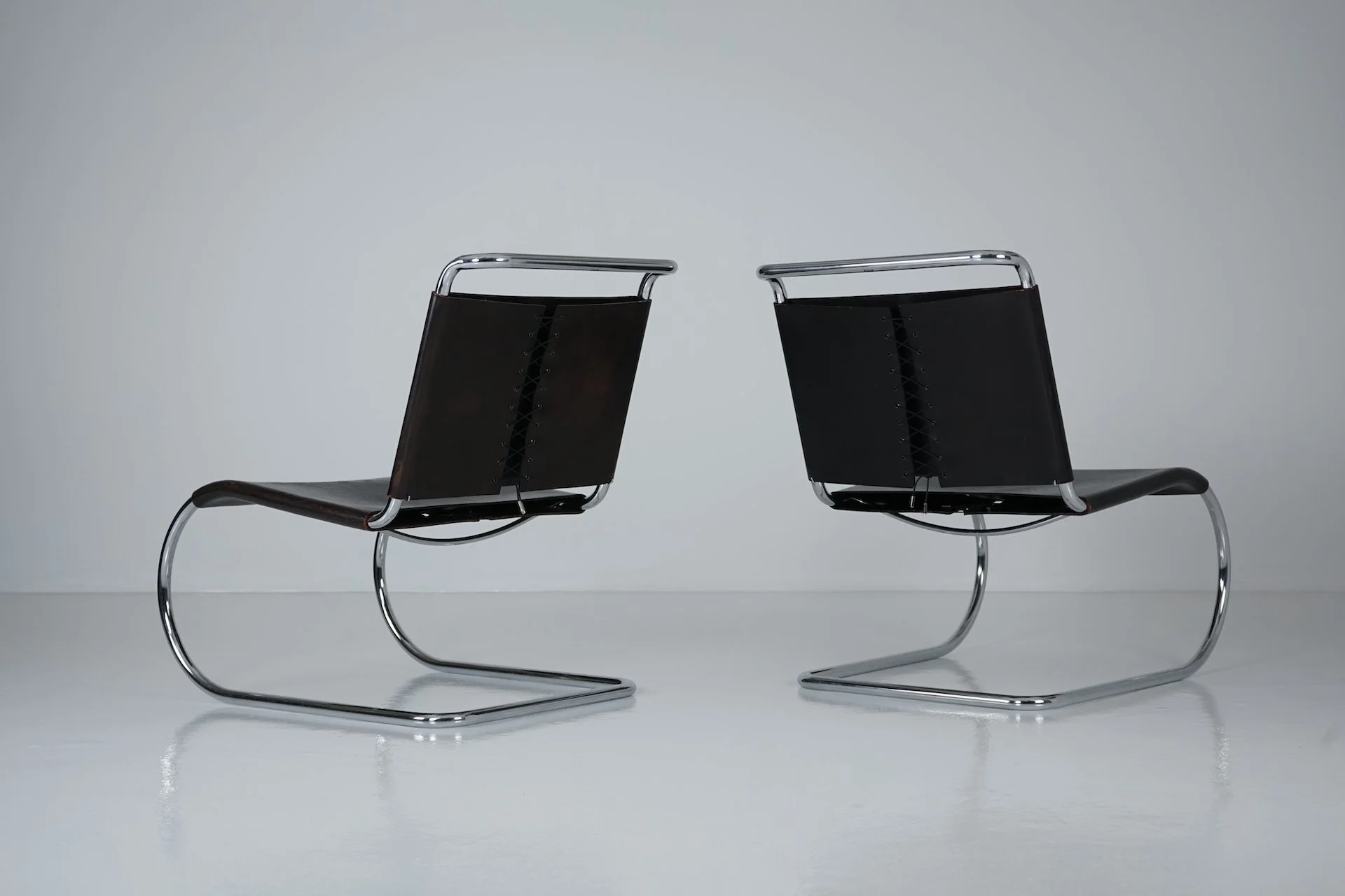 MR30 Stahlrohrsessel mit schwarzem Leder von Ludwig Mies van der Rohe für Knoll, Set of 2 481.JPG