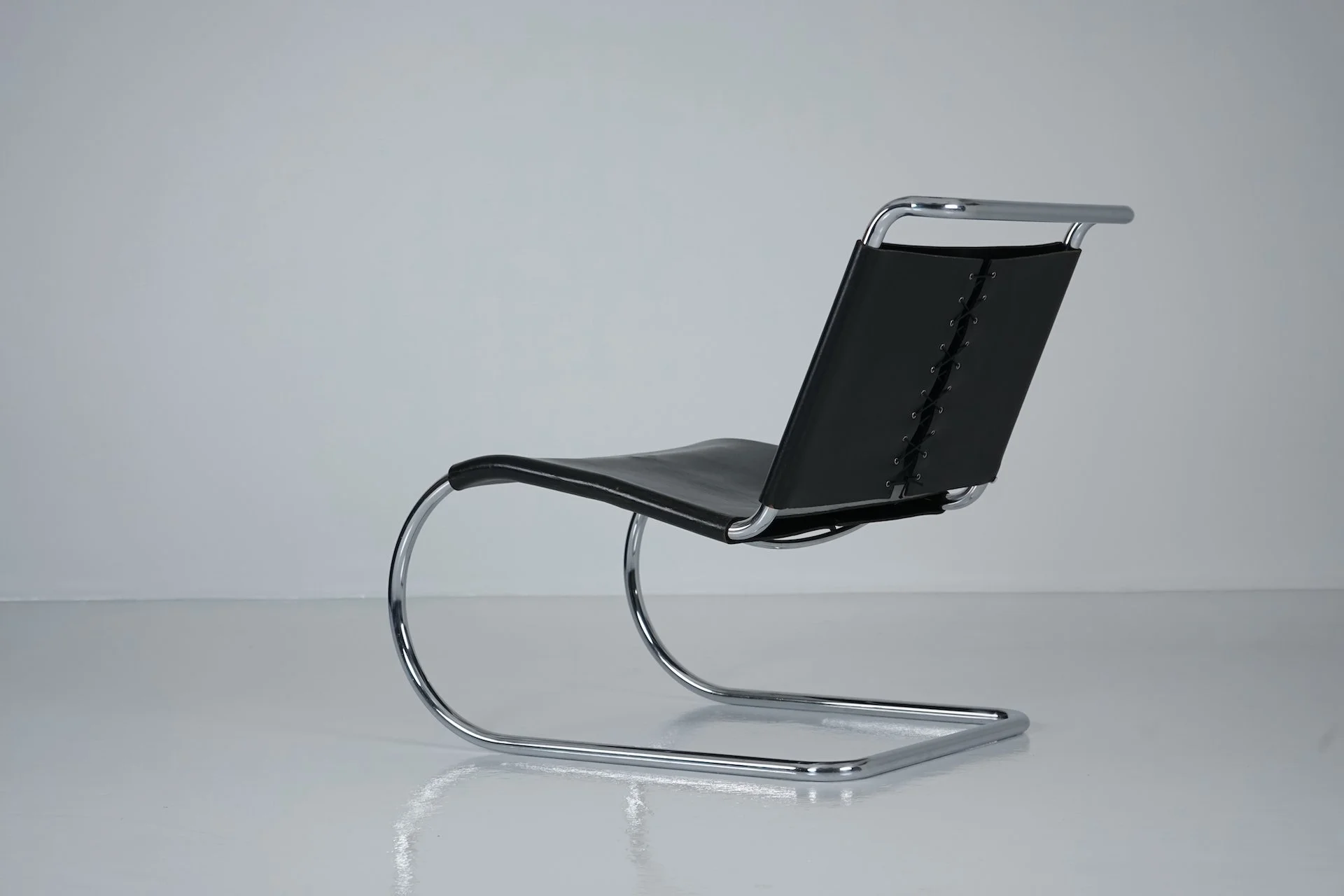 MR30:5 Tubular Steel Arm Chair by Ludwig Mies van der Rohe for Knoll 447.JPG