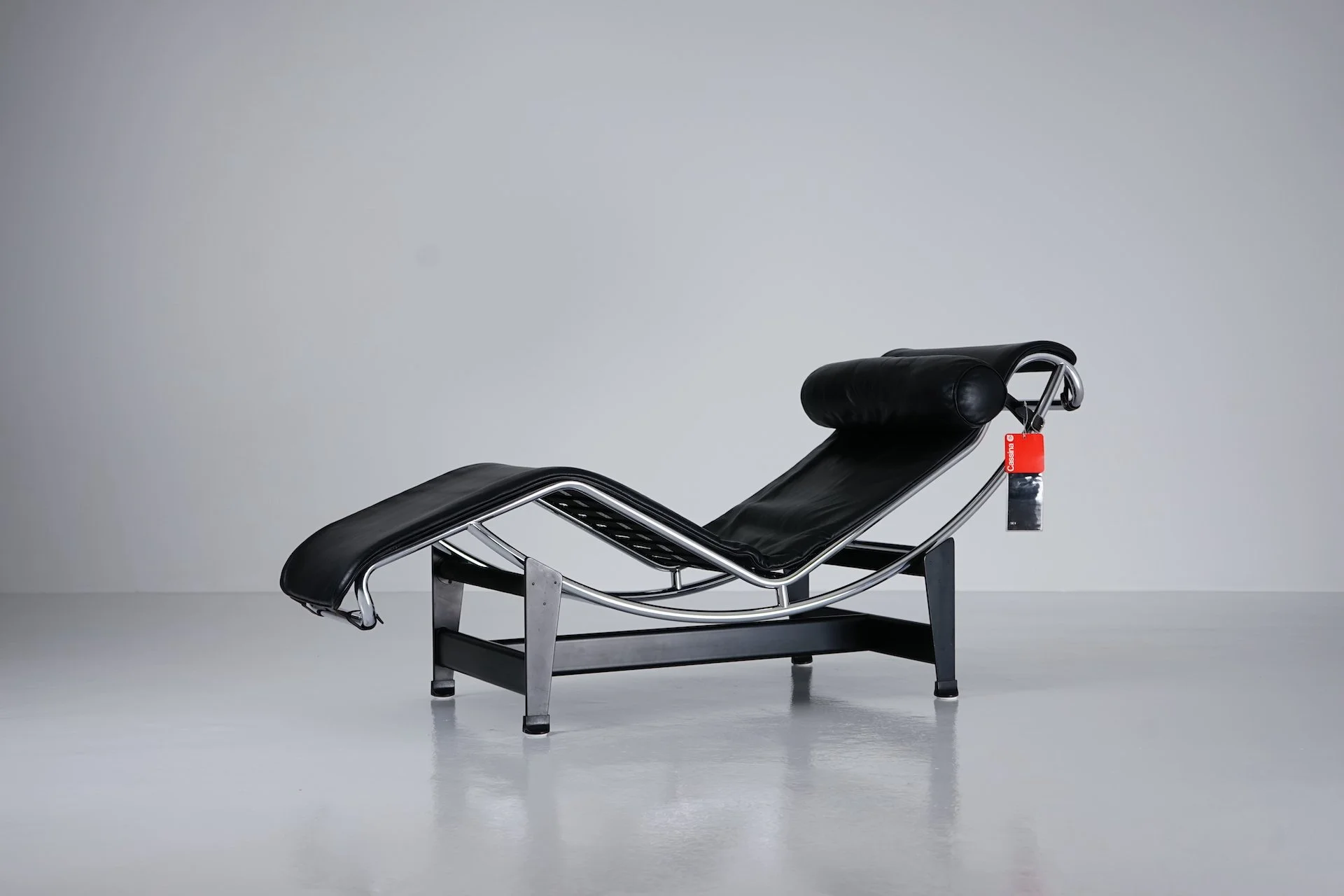 Black Leather LC4 Chaise Longue by Le Corbusier & Pierre Jeanneret for Cassina  059.JPG