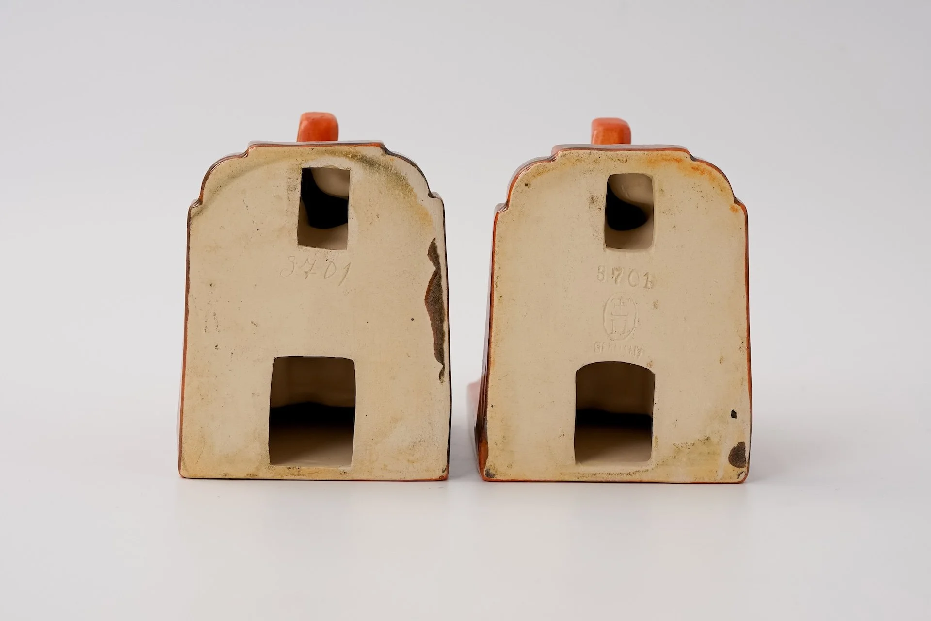 Art Deco Ceramic Dachshund Bookend by Eckhardt & Engler 2.jpg