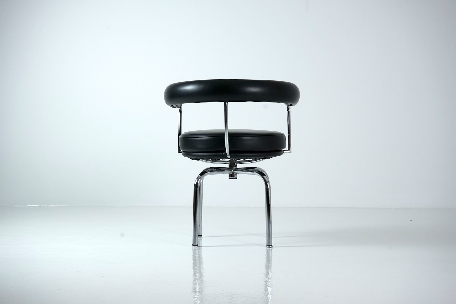 LC7 Swivel Chair by Charlotte Perriand for Cassina 195.JPG