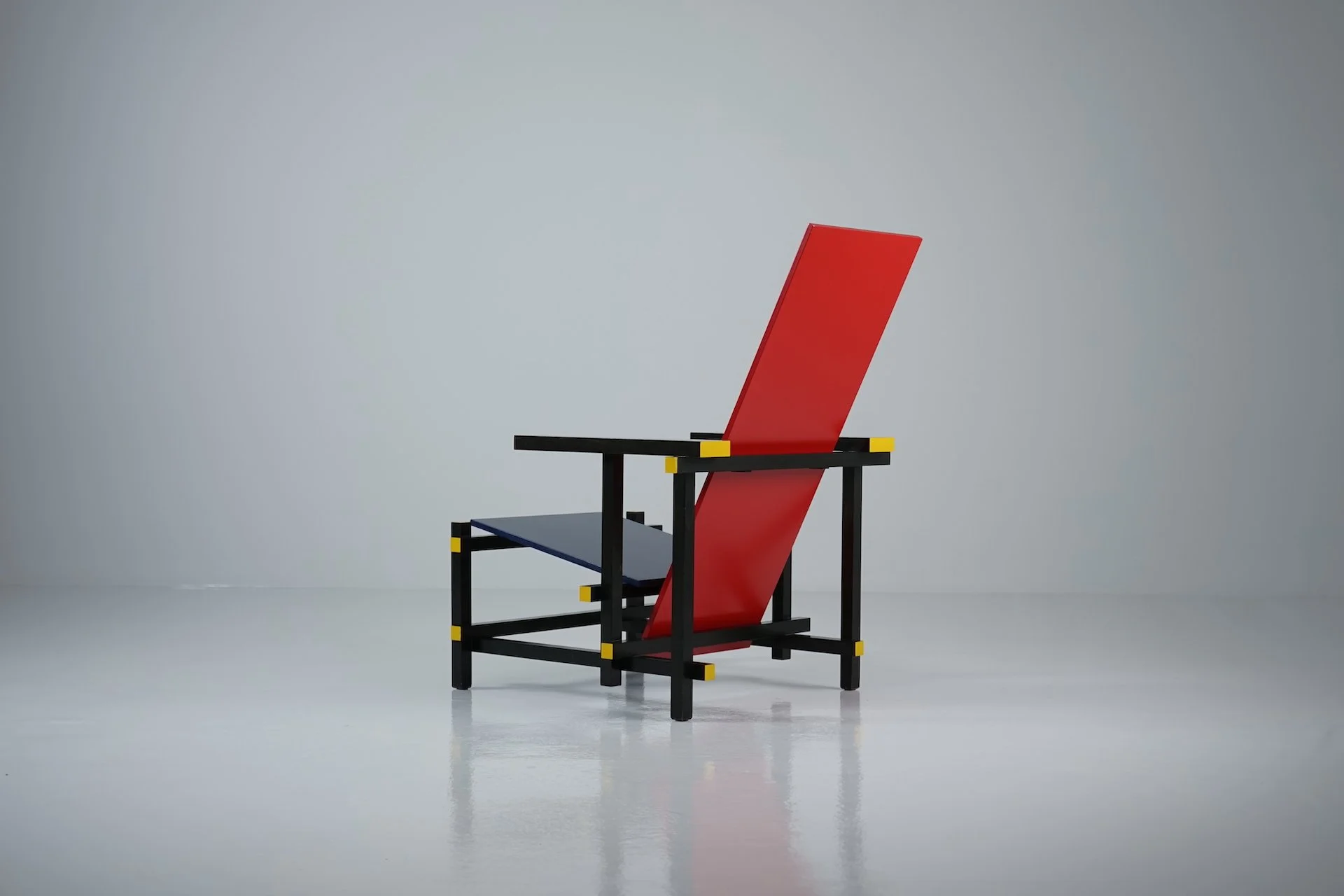 Red And Blue Arm Chair by Gerrit Rietveld for Cassina 535.JPG