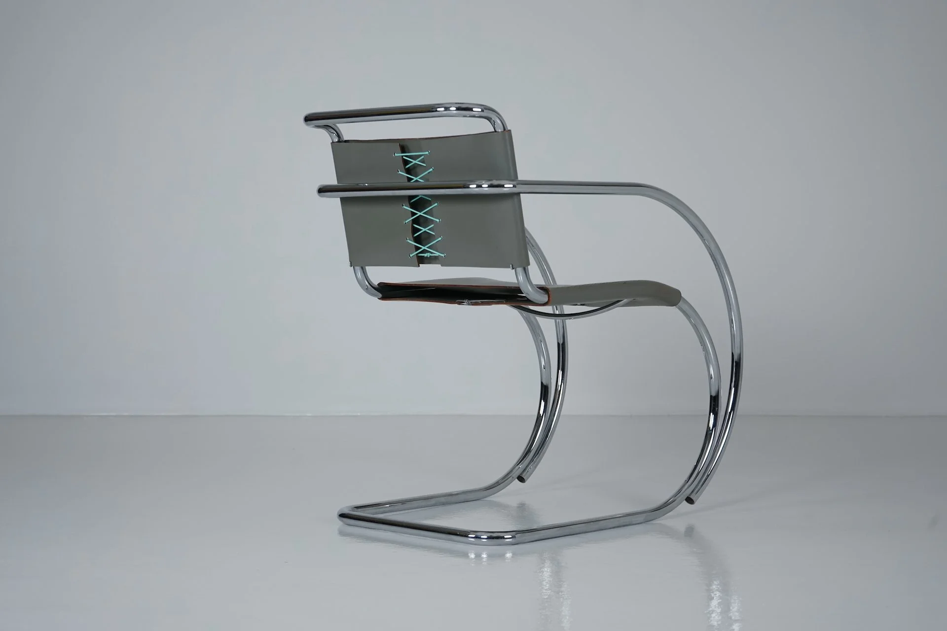 MR20 Tubular Steel Chair by Ludwig Mies van der Rohe for Knoll Stahlrohr Vintage Bauhaus 414.JPG