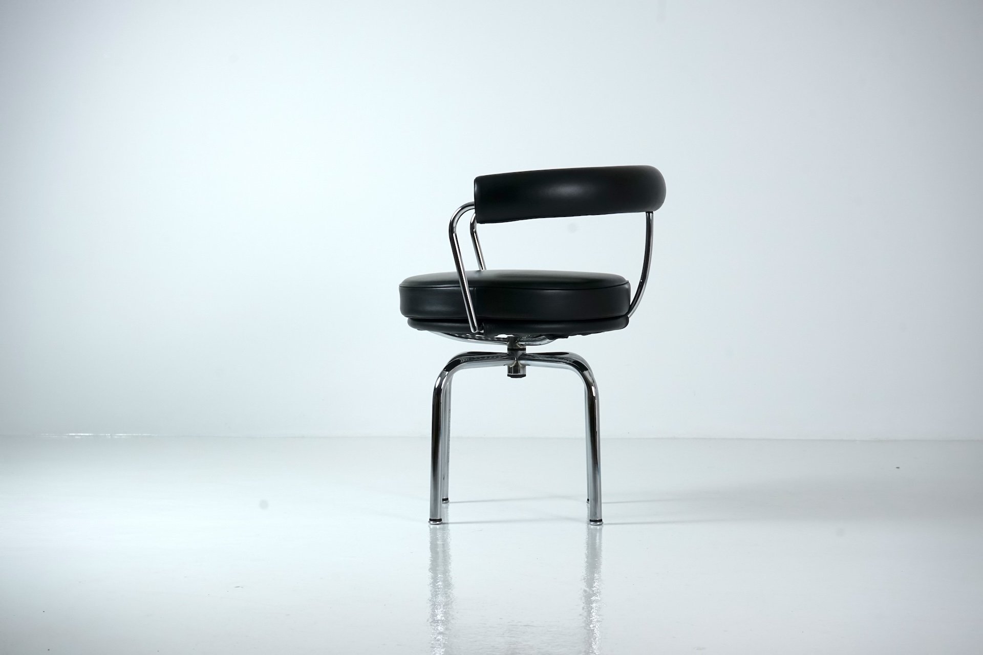 LC7 Swivel Chair by Charlotte Perriand for Cassina 192.JPG