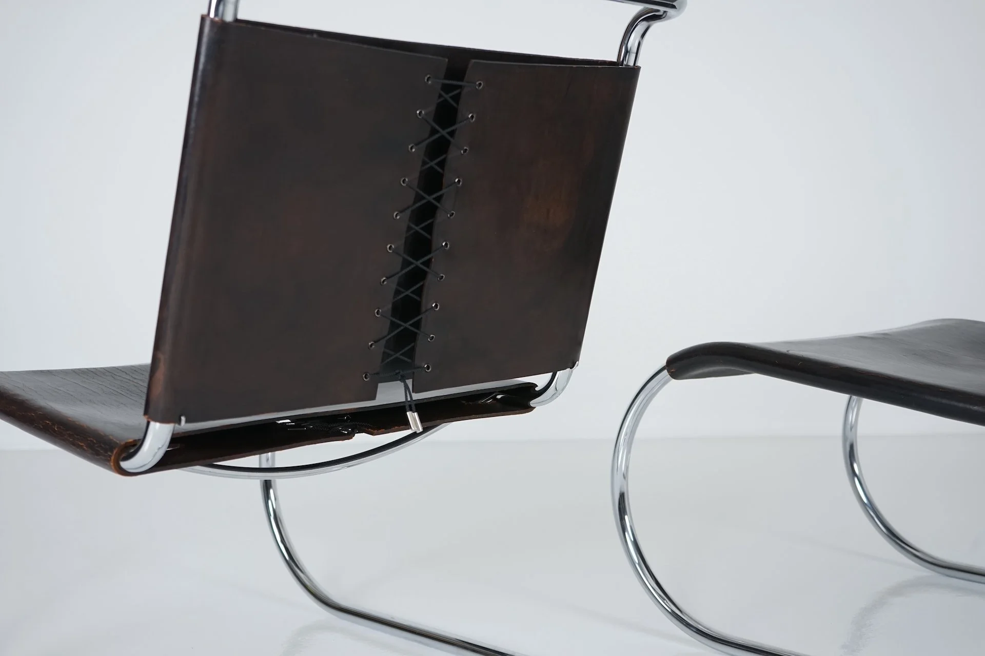 MR30 Stahlrohrsessel mit schwarzem Leder von Ludwig Mies van der Rohe für Knoll, Set of 2 487.JPG