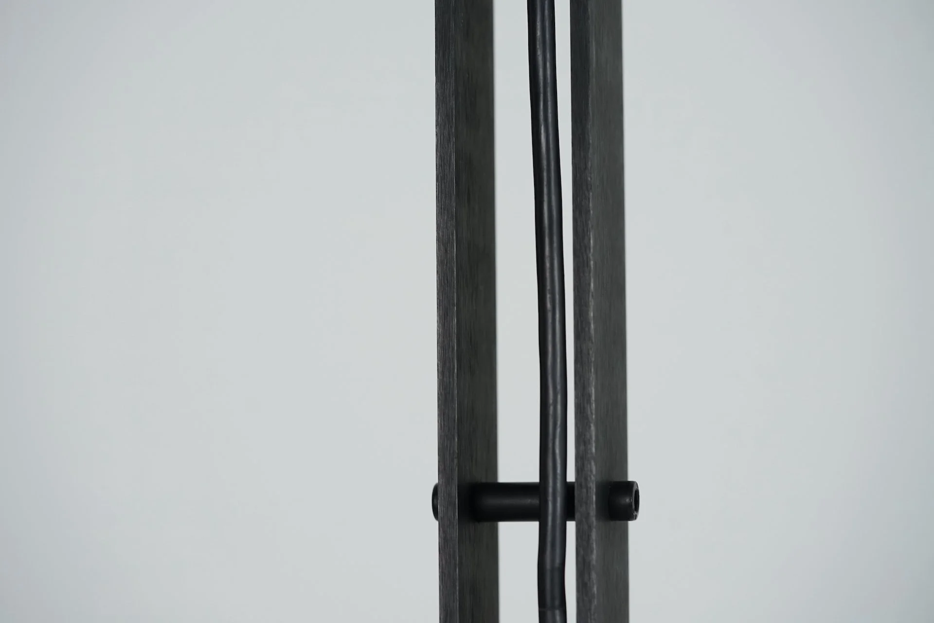 kru-kiterra-floor-lamp-tiziano-inguanotto-sem-luci 5951.JPG