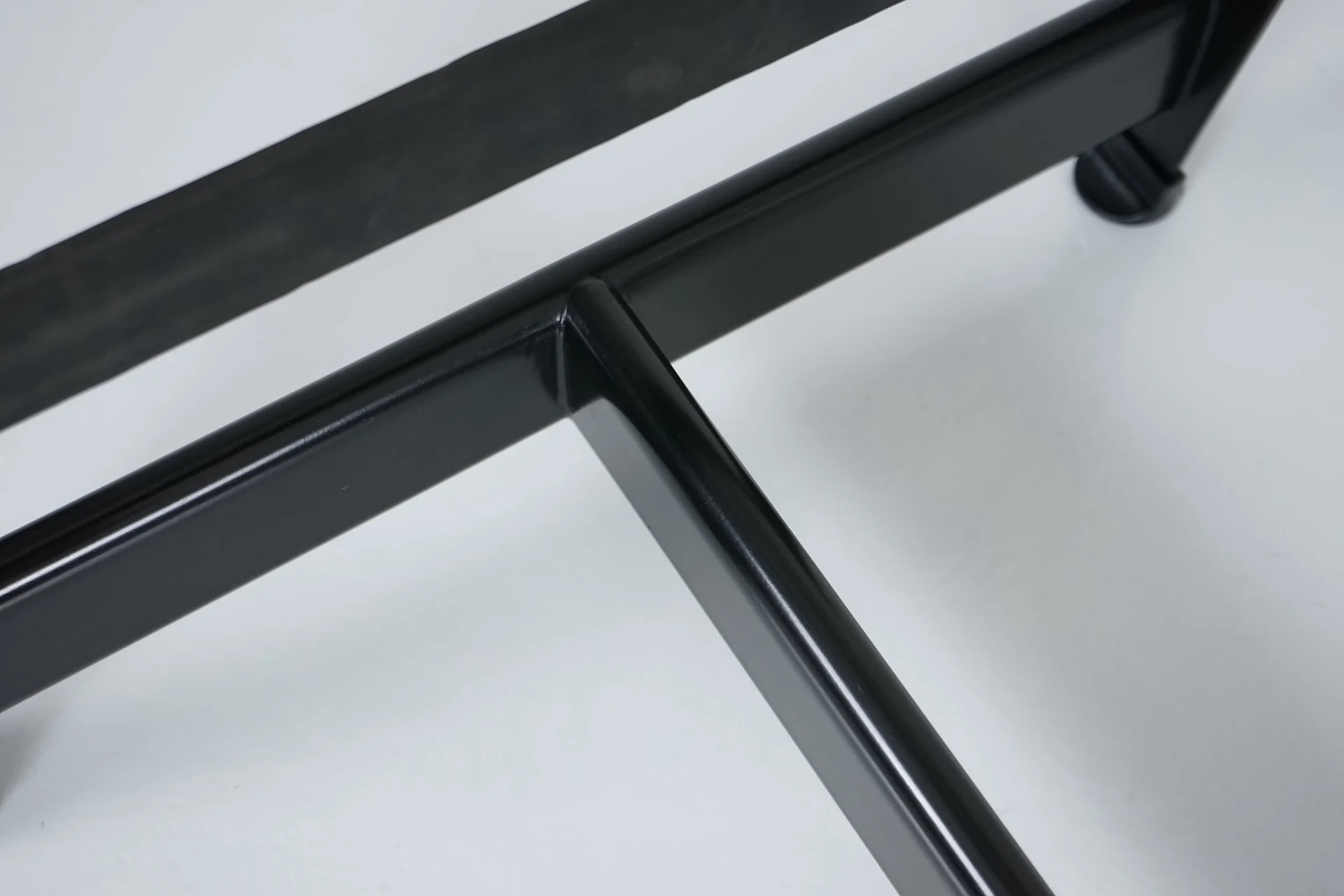 Black Fur LC4 Chaise Longue by Le Corbusier & Pierre Jeanneret for Cassina 7825.JPG