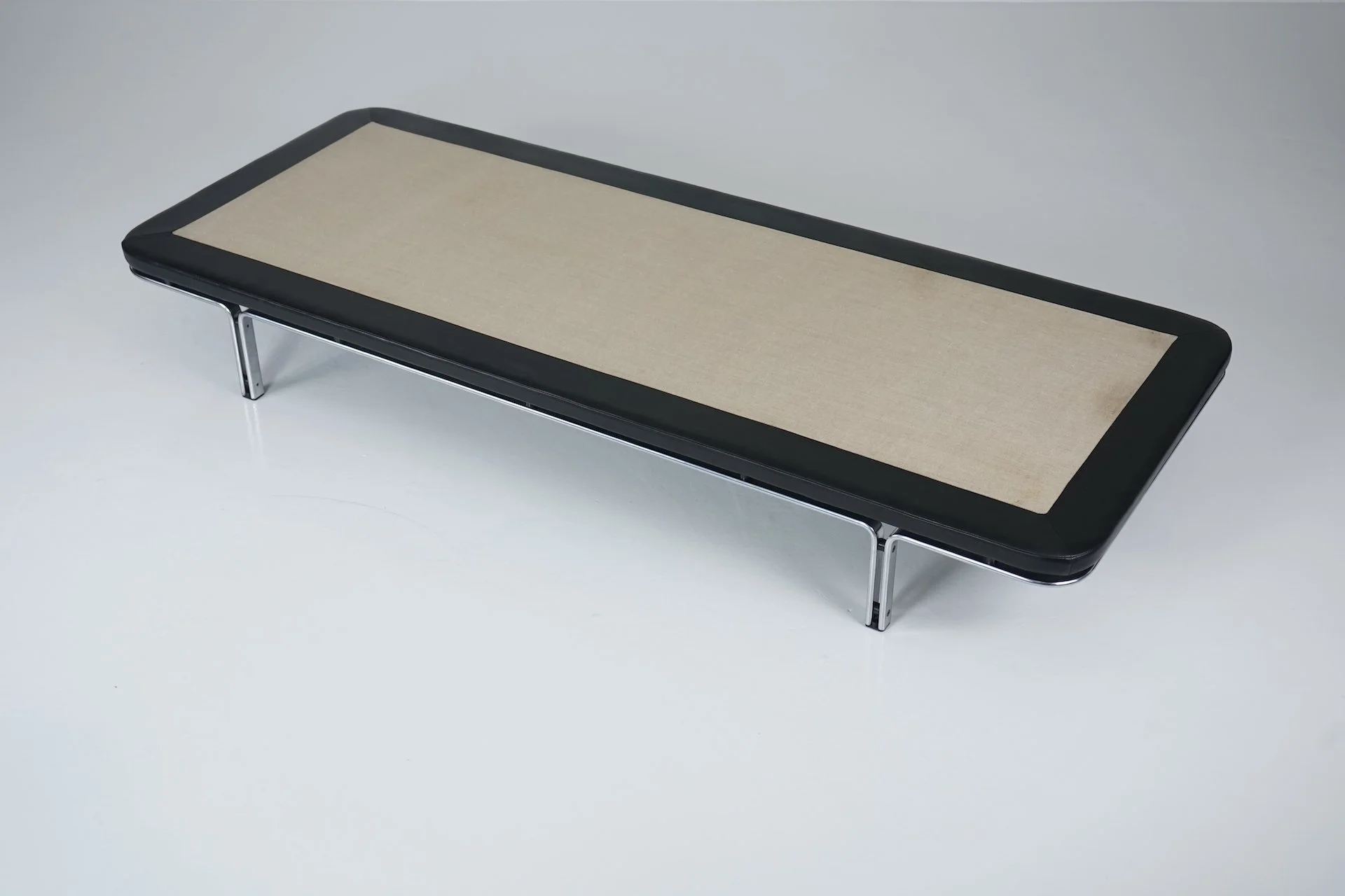 6915 Daybed by Horst Brüning for Kill International 81.JPG