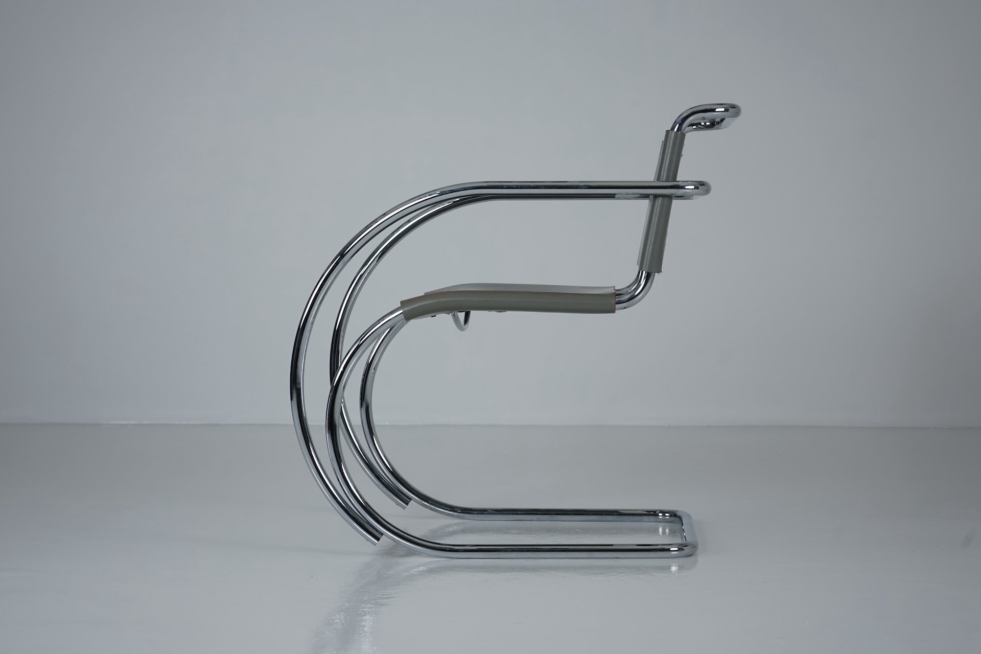 MR20 Tubular Steel Chair by Ludwig Mies van der Rohe for Knoll Stahlrohr Vintage Bauhaus 411.JPG
