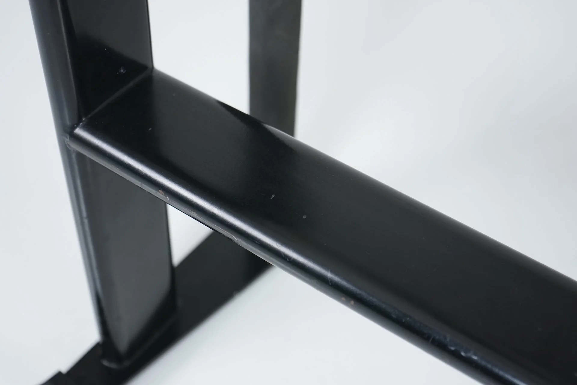 Black Fur LC4 Chaise Longue by Le Corbusier & Pierre Jeanneret for Cassina 7828.JPG