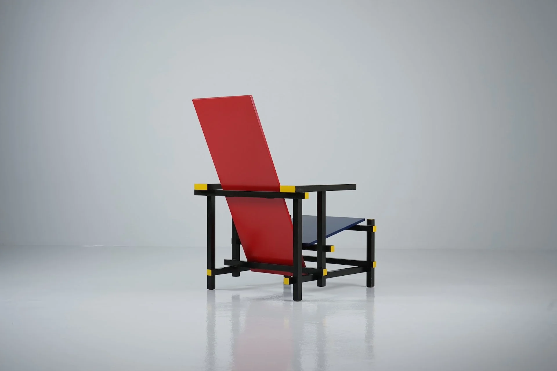 Red And Blue Arm Chair by Gerrit Rietveld for Cassina 538.JPG