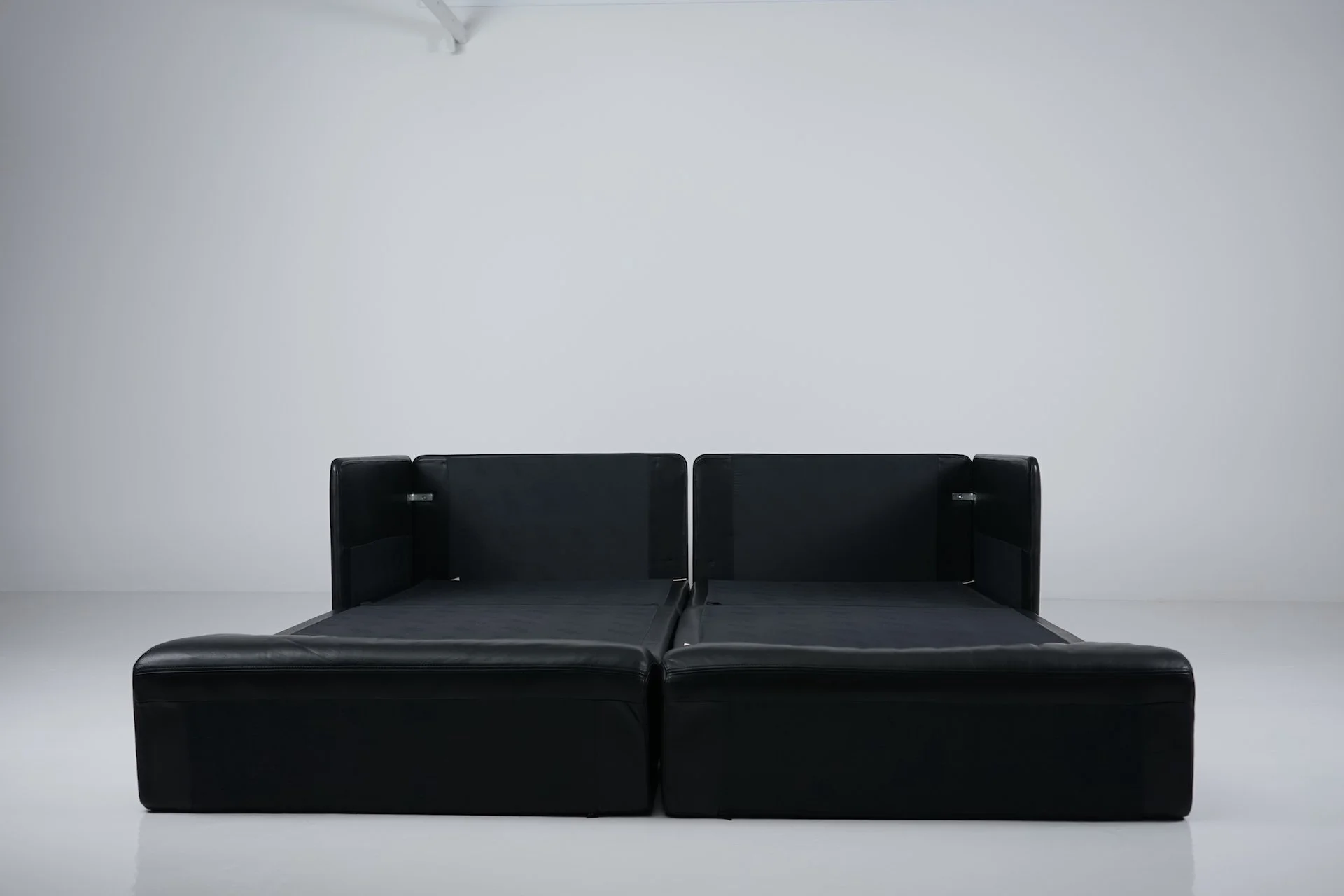 Model DS 78 Schwarzes Leder Sofa von De Sede  7192.JPG