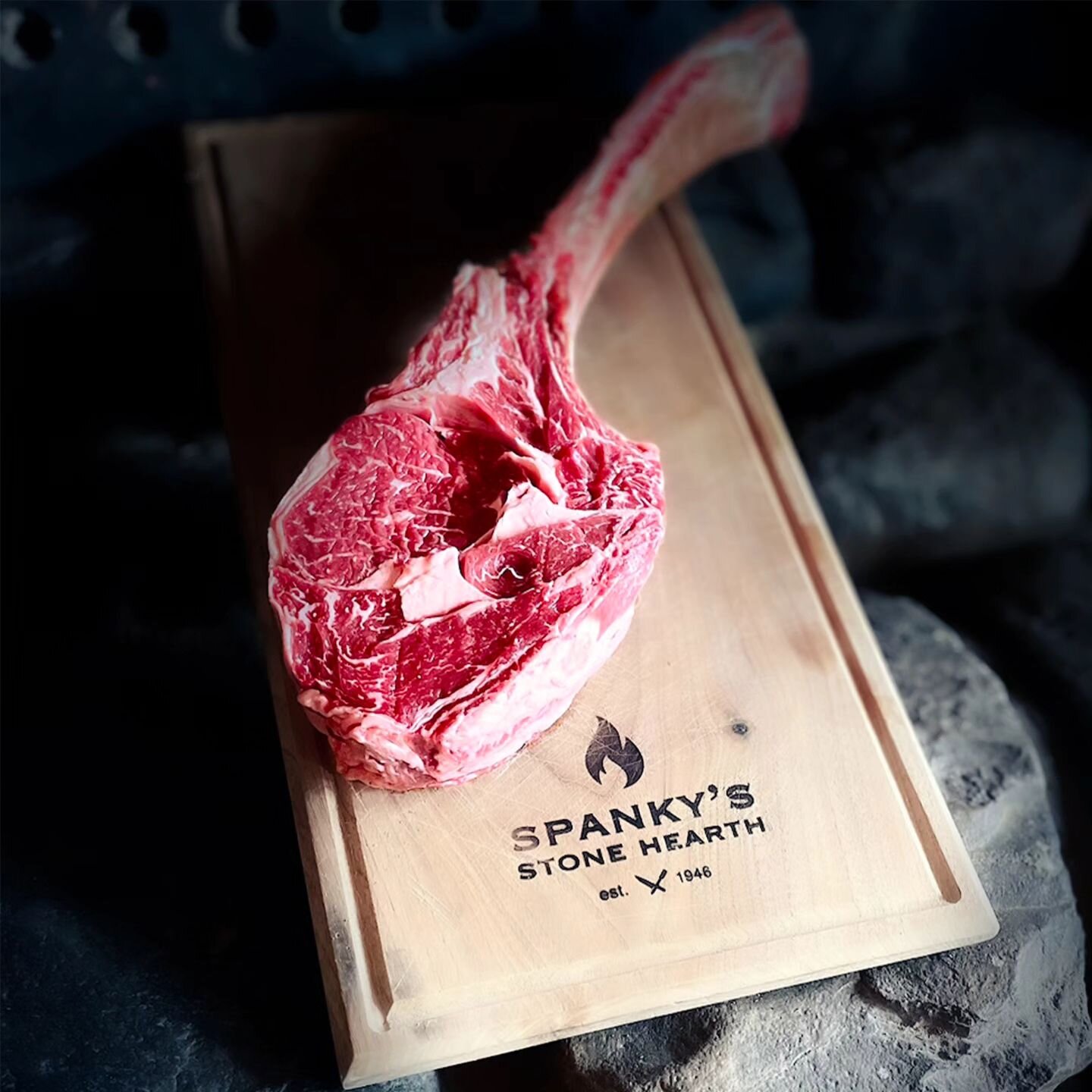 𝟒𝟖𝐨𝐳 𝐓𝐨𝐦𝐚𝐡𝐚𝐰𝐤 𝐒𝐭𝐞𝐚𝐤

#tomahawksteak #spankysstonehearth
#meatlover