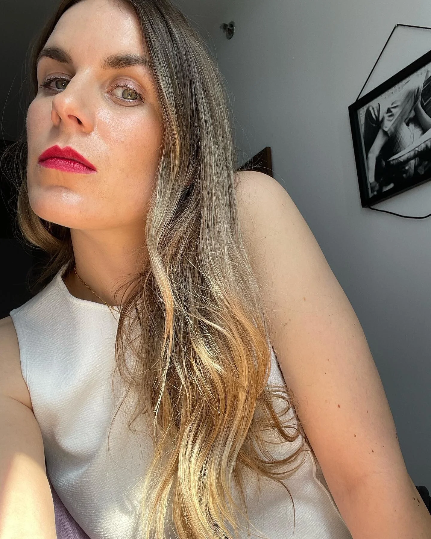 Pas de filtre, juste de la vitamine D 🌞 Mon petit look de ce matin m&rsquo;a inspir&eacute;. 💋