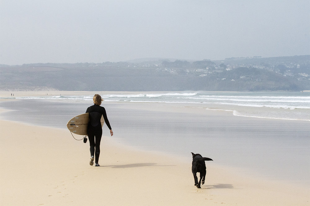 Otter_Surfboards_Sophie_Hellyer_walking_Buddy_soc.jpg