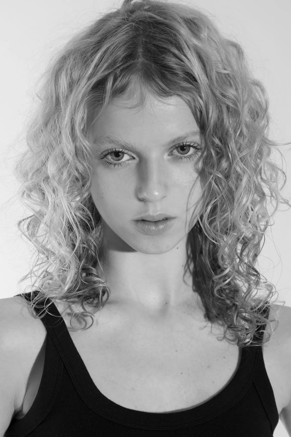 LEANDRA / Coming Soon