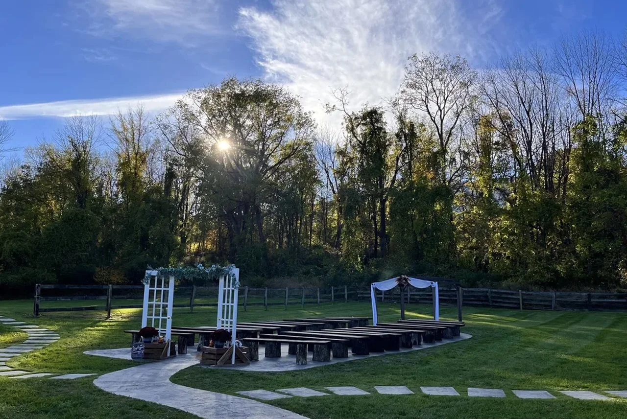 How to Use The Riverview Barn’s Scenic Grounds for Engagement & Bridals