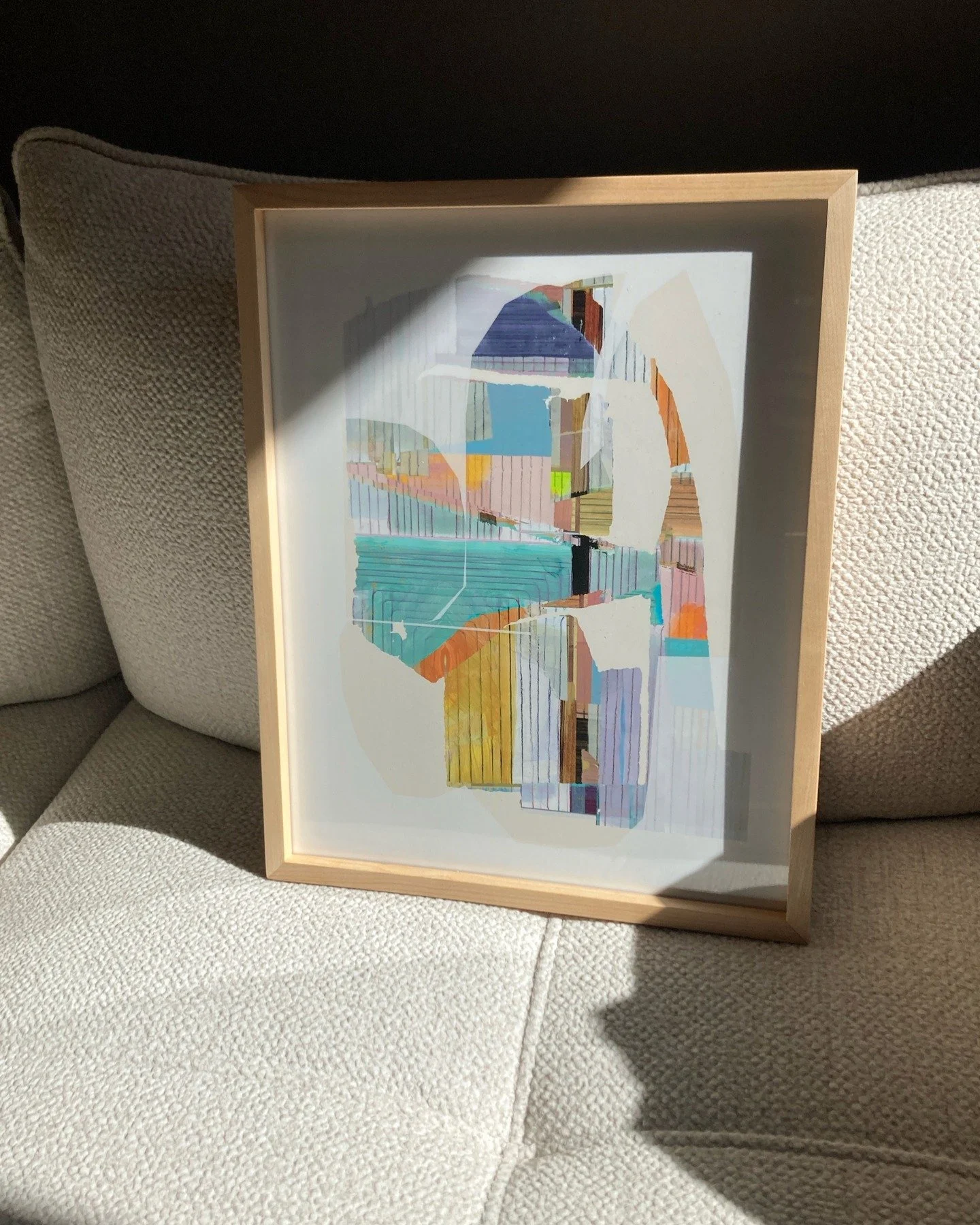 We hope you're enjoying the sunshine! Here's a little framed print, by @cartissistudio - Bright Romance III ☀️ 

.
.
.

#AvailableArt #CustomFraming #FrameItYourWay #FramingArt #BespokeFrames #FramedWithLove #ArtFraming #PicturePerfectFrame #CustomFr