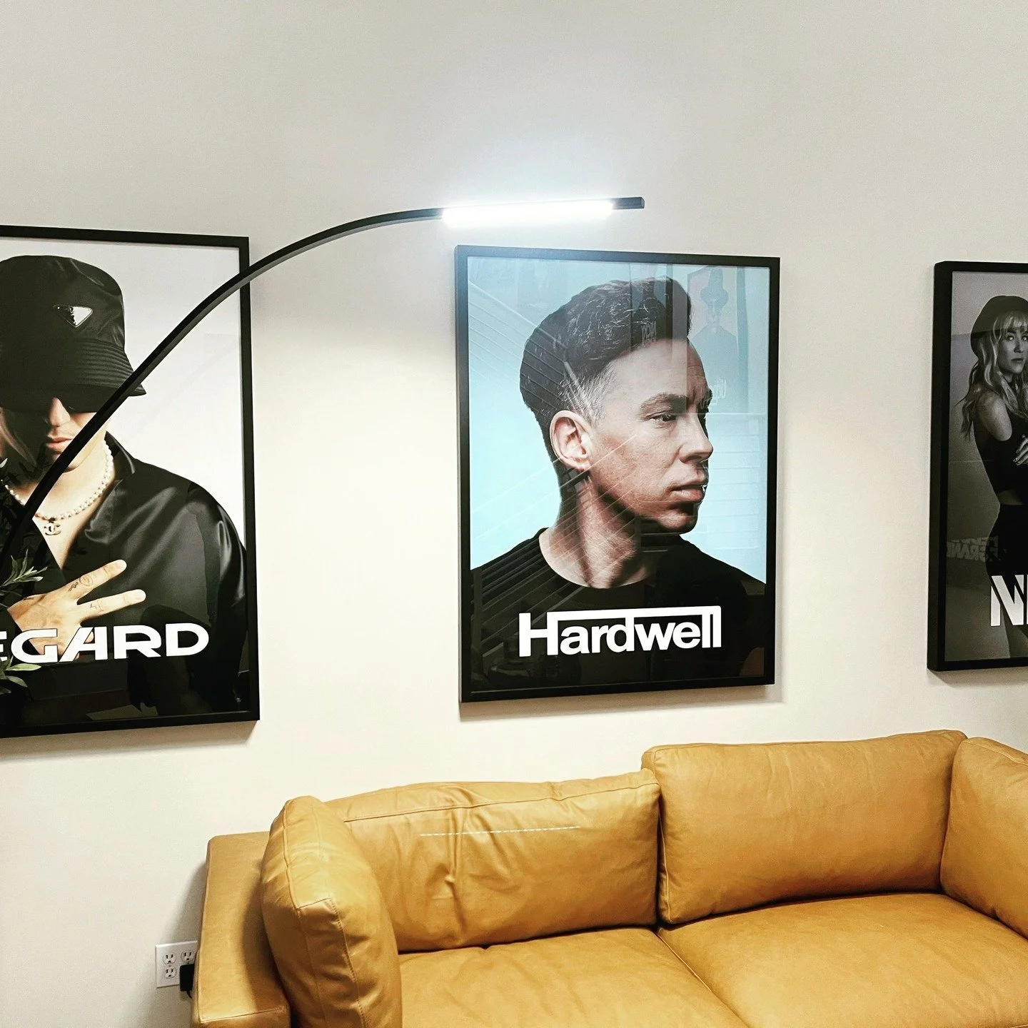 Premium printing, custom framing, and installation for @reliantmusic - showcasing the talented artists behind the sound 💥

.
.
.
 #CustomFraming #PrintAndFrame #WallDesign #artservices