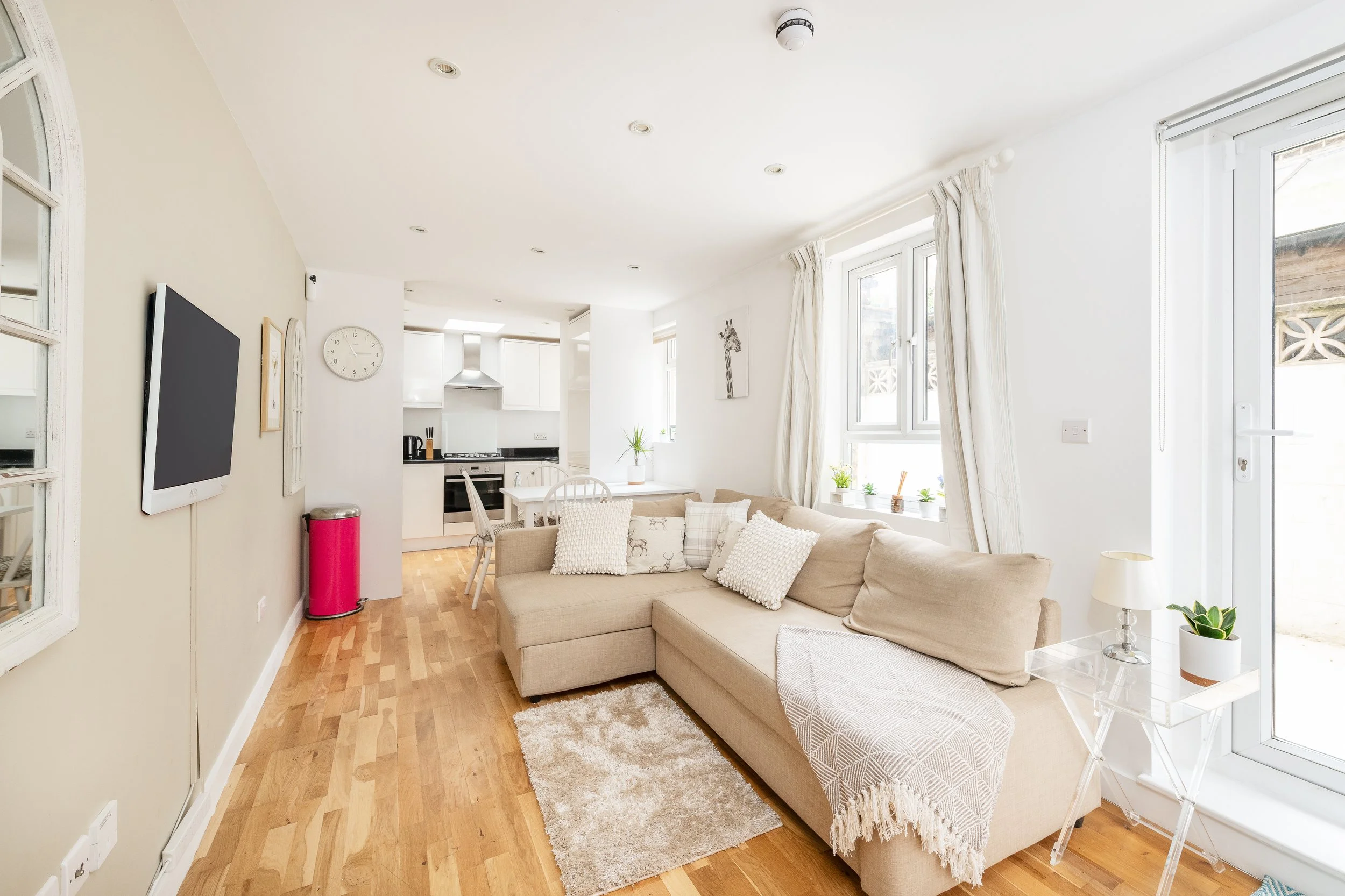Queenstown Road, Battersea, SW8 - £2750 PCM / £634.62 Per Week
