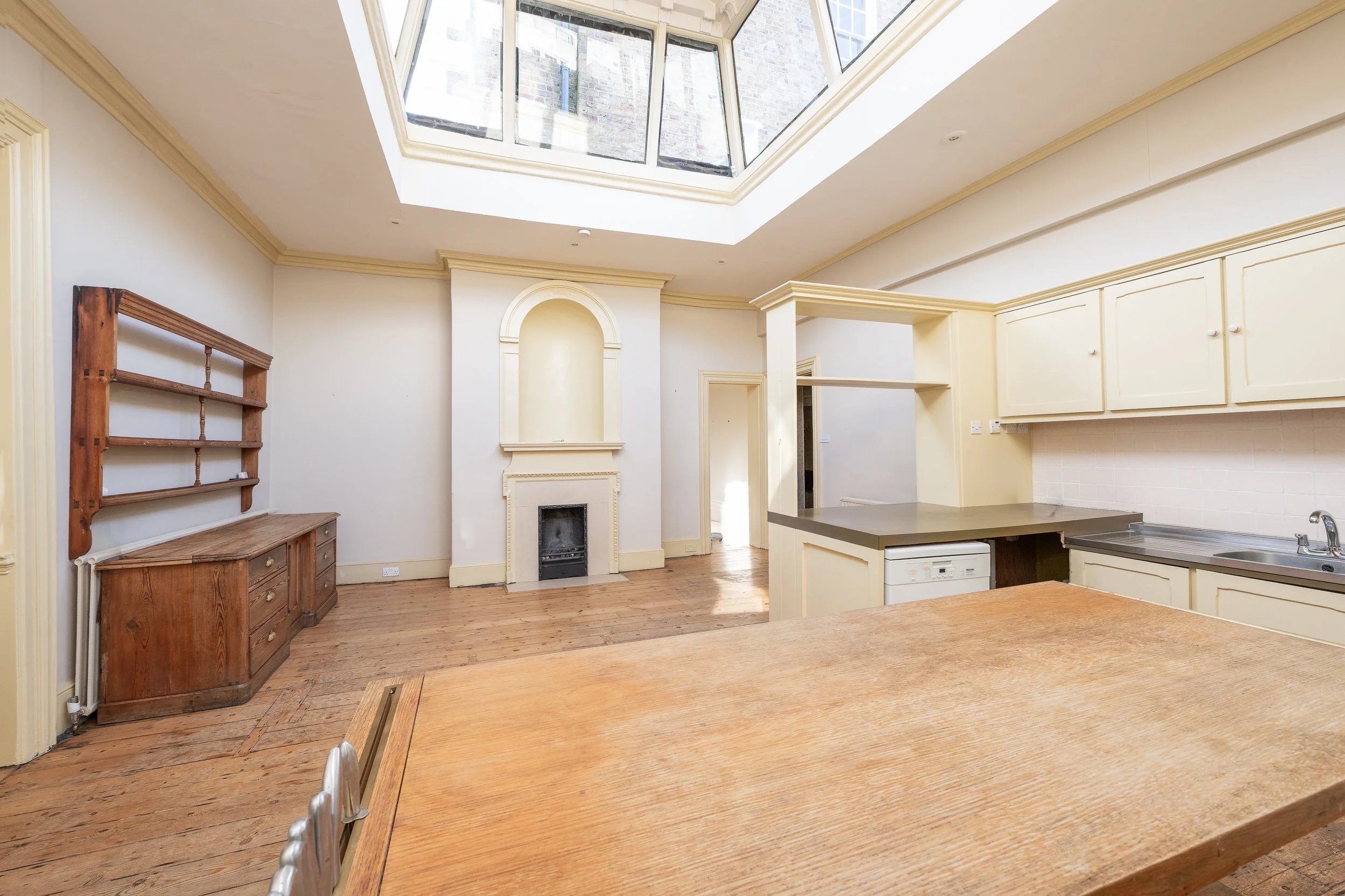 Gloucester Circus Kitchen 2-1.jpg