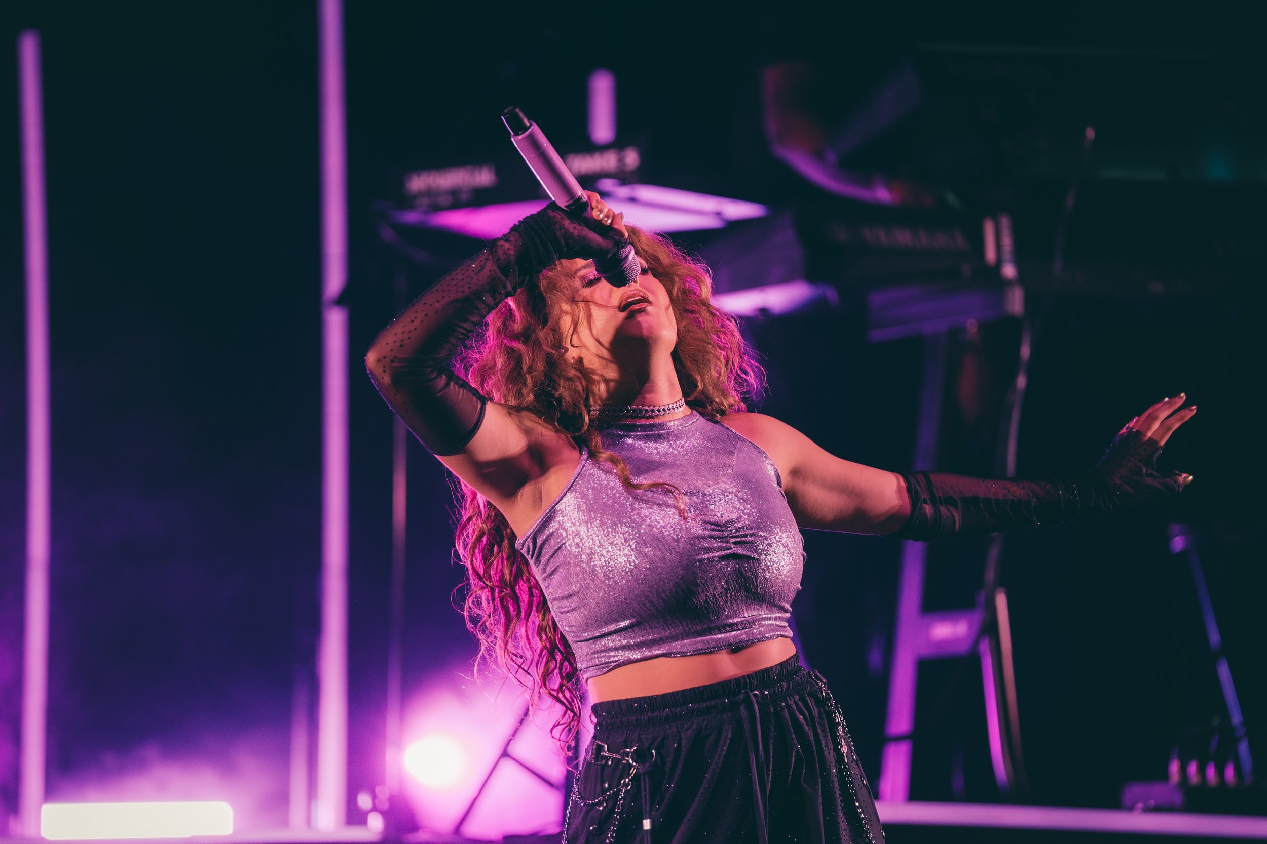 110924_ToriKelly_Majestic_FullRes@_beeandthebarb-10.jpg