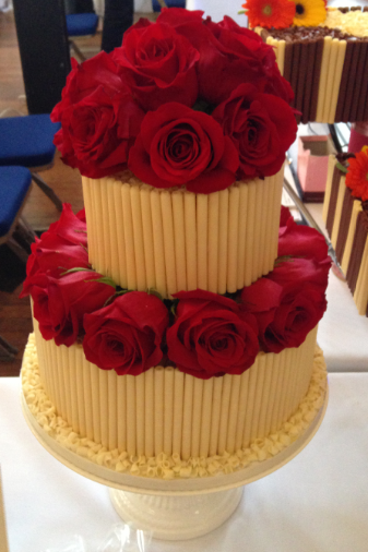 White chocolate cigarello with red roses.PNG