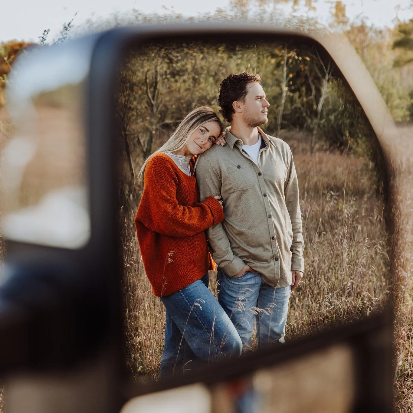 These anniversary photos were so fun + sweet to capture for my friend, Anna! 🥰 Captured on the property they got married on, making it extra special!