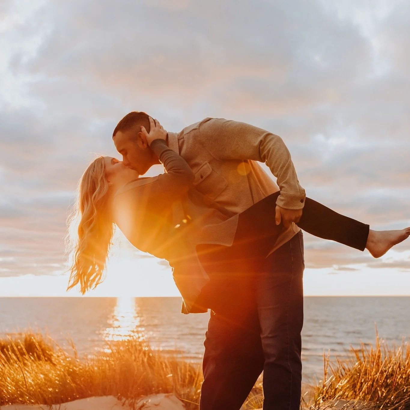 The sun knew the assignment for Sammie + Cam's engagement session....overcast skies for the whole shoot, and then golden hour just before it set. 😍 MY FAV! 
4 more months until their big day!