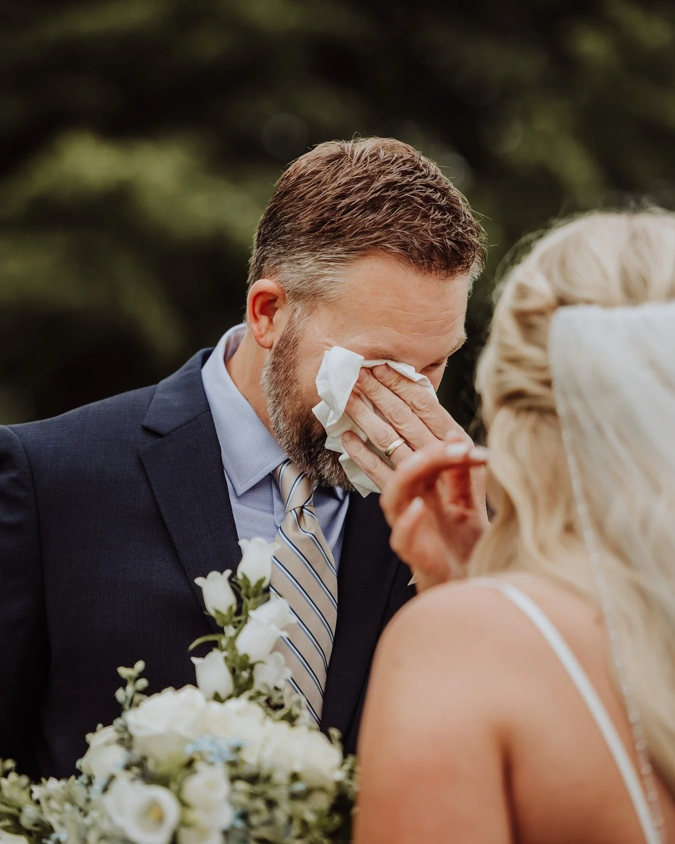 First looks with dads are always the sweetest. This one from this past weekend was especially a tear jerker. 

Kaeli&rsquo;s dad gifted her a ring on her wedding day engraved with the words &ldquo;Love Dad&rdquo; 🥹

I&rsquo;ve captured so many beaut