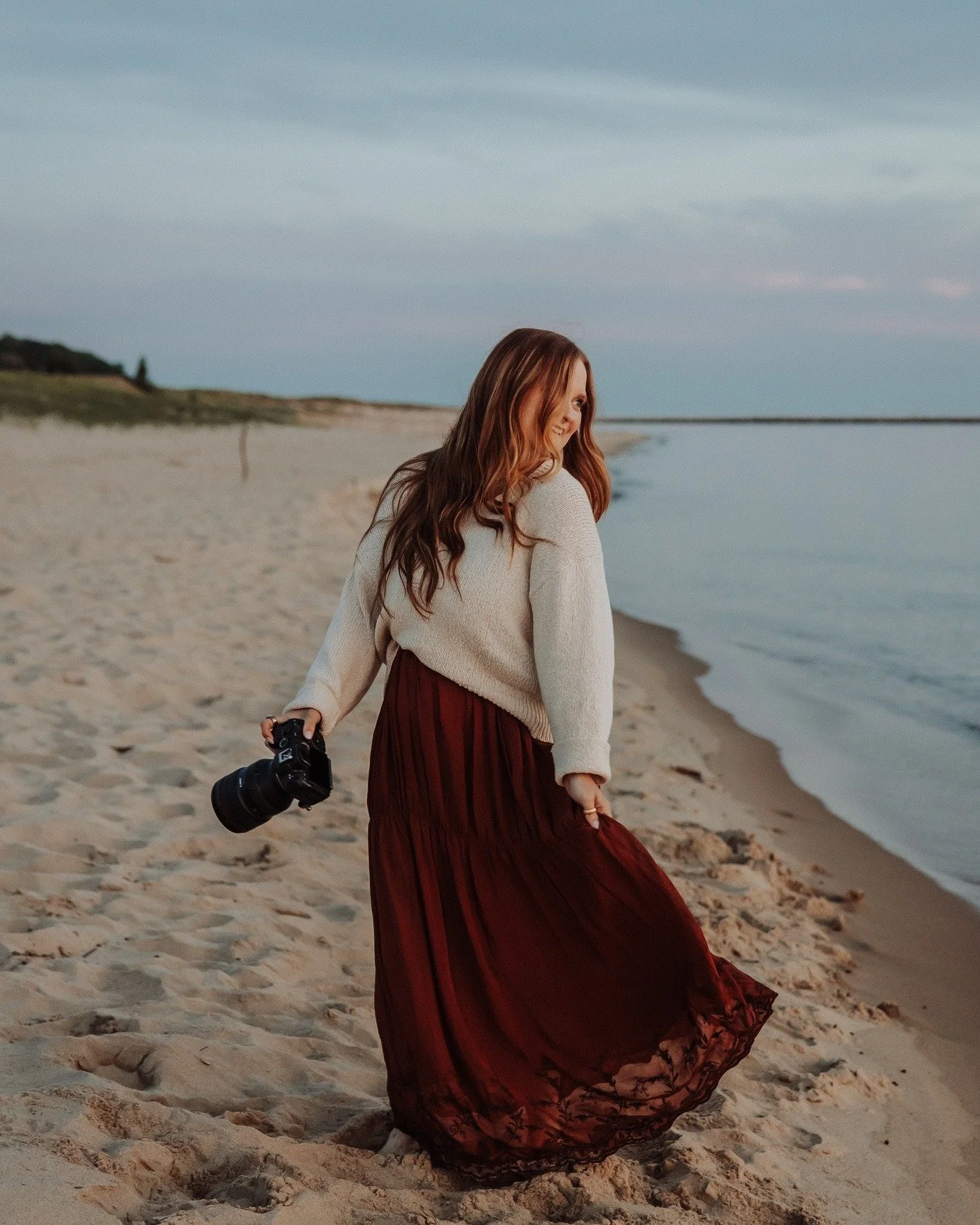 Hi friends!

I peaked at the calendar and I have a few mini session openings remaining for June + July! If you are interested in getting some summer photos done comment SUMMER below and I'll send you the booking link + my remaining availability! 🤎

