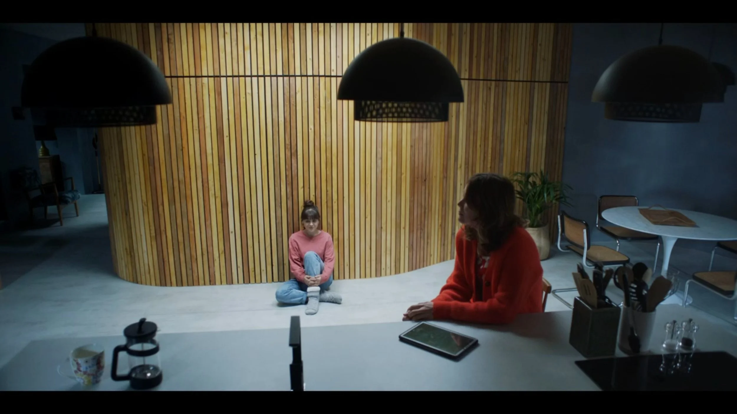 VS--FindingAlice-WatchEpisode-ITVX-14’05”.jpg