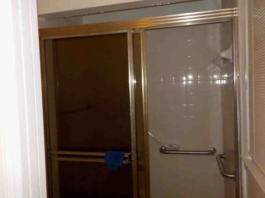 Bathroom1.jpg
