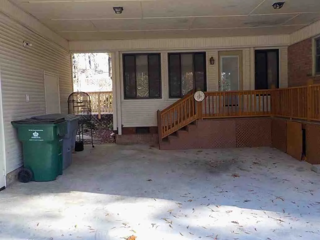 Carport.jpg